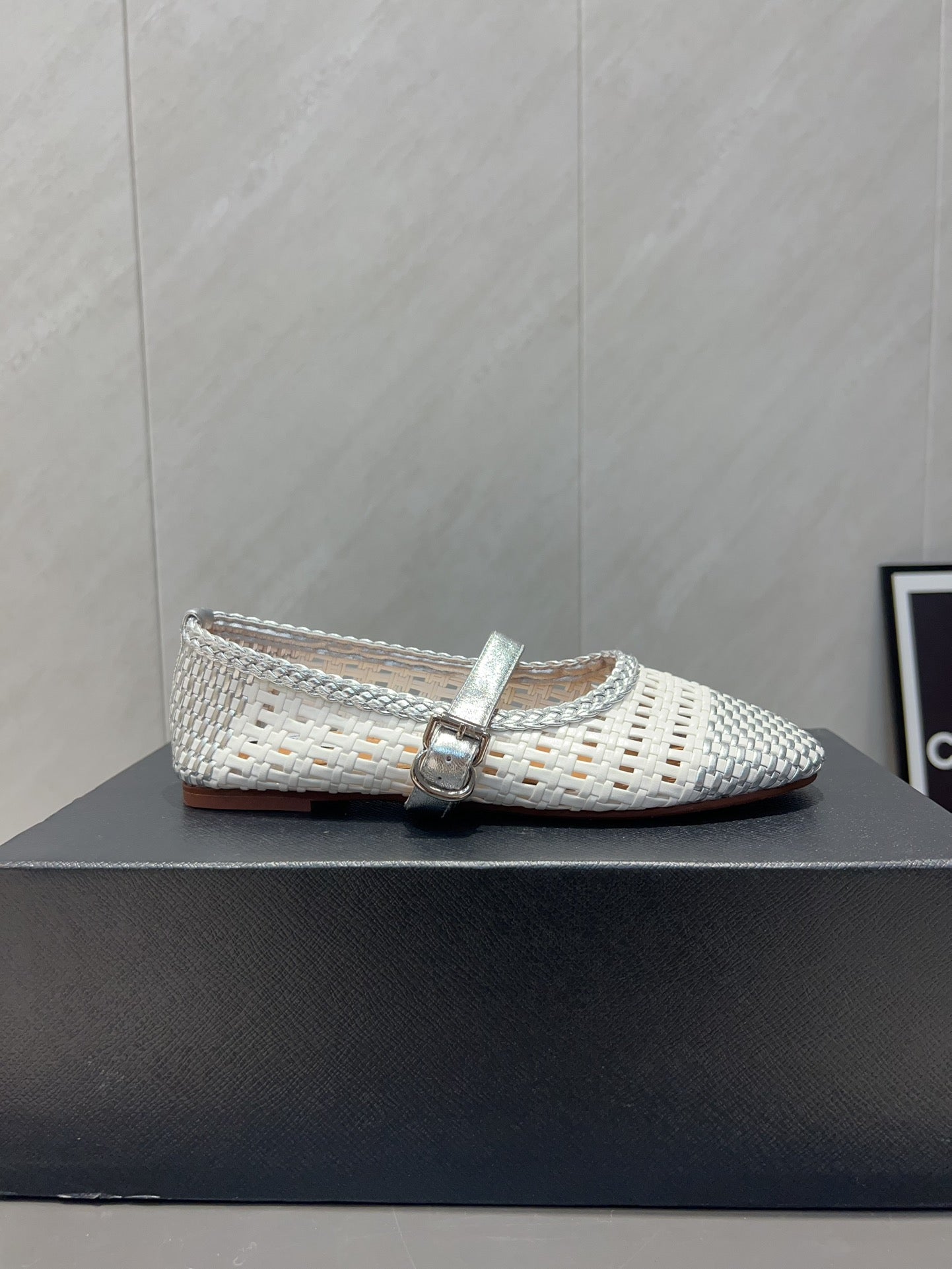 ALAIA MARY JANE FLATS WOVEN PATTERN 25S IN WHITE MIX GREY CALFSKIN