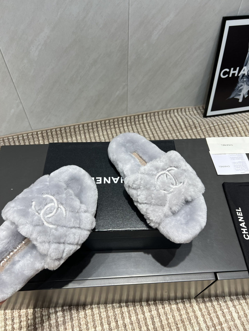 CHANEL 25S SLIPPERS IN LIGHT GRAY FUR
