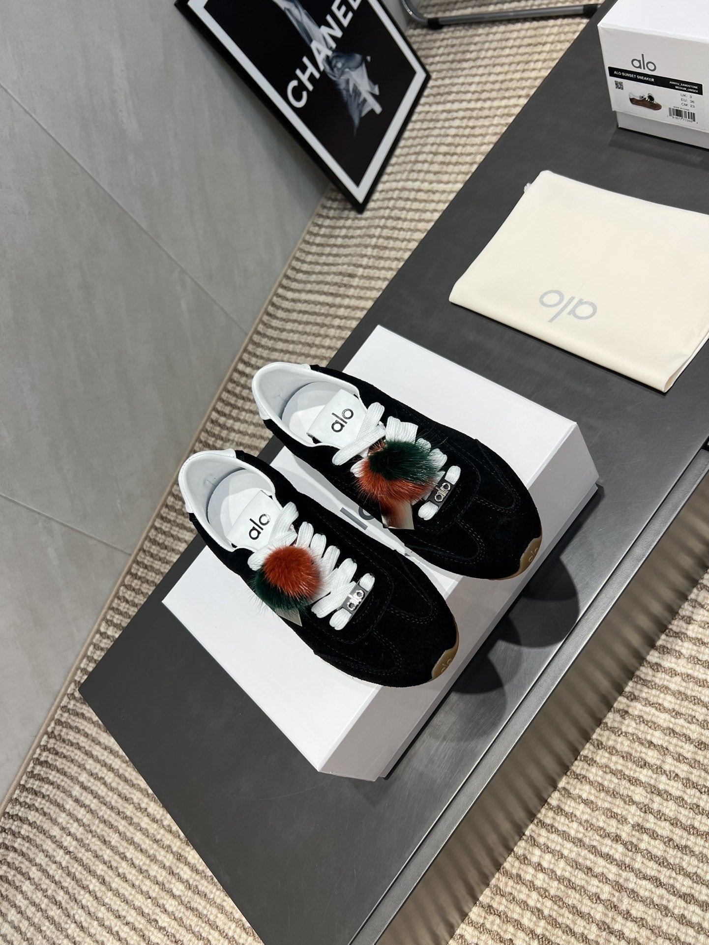 ALO 25S SUNSET SNEAKER IN BLACK SUEDE WITH PUFF CHARM