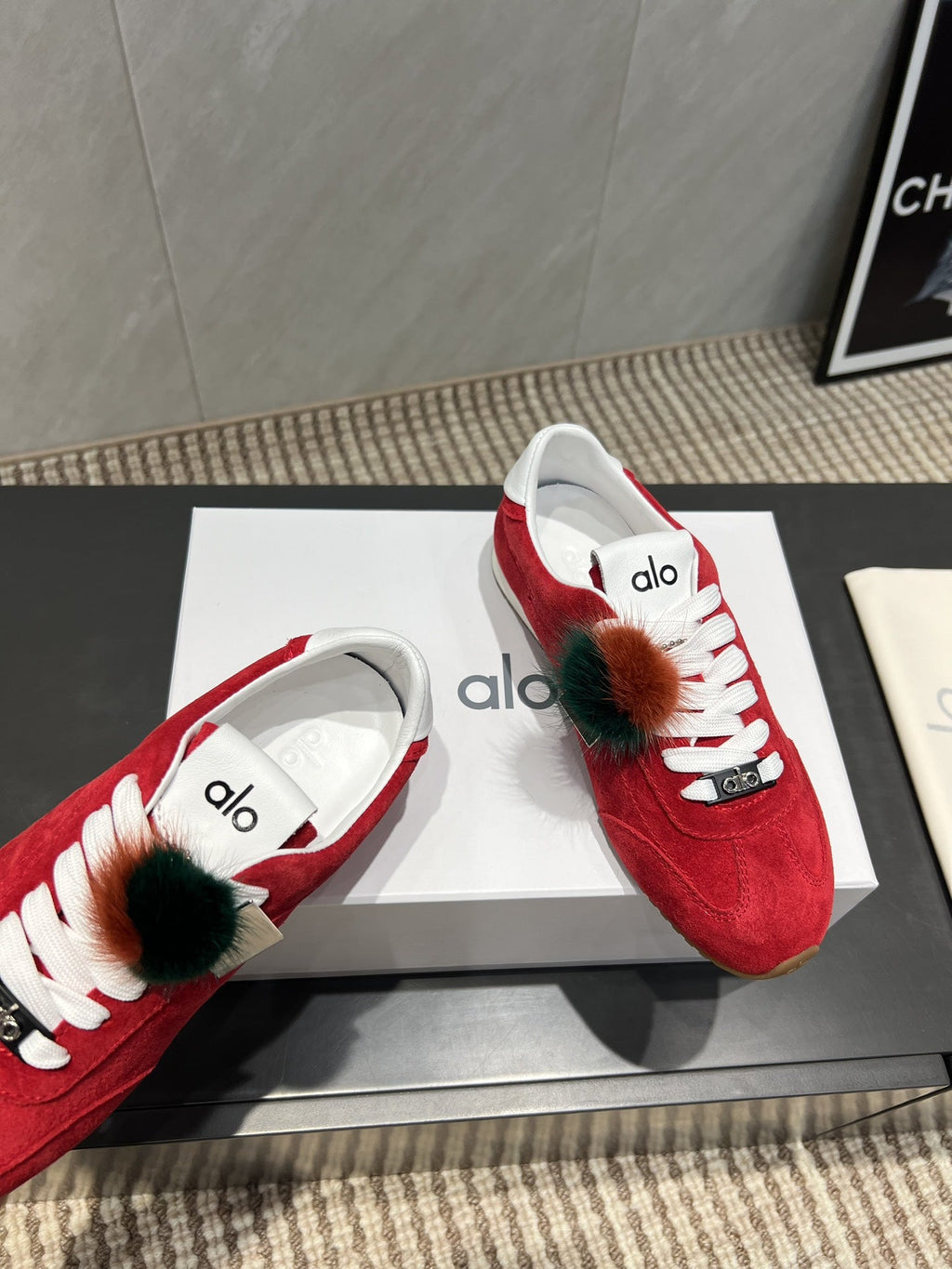 ALO 25S SUNSET SNEAKER IN RED SUEDE WITH PUFF CHARM