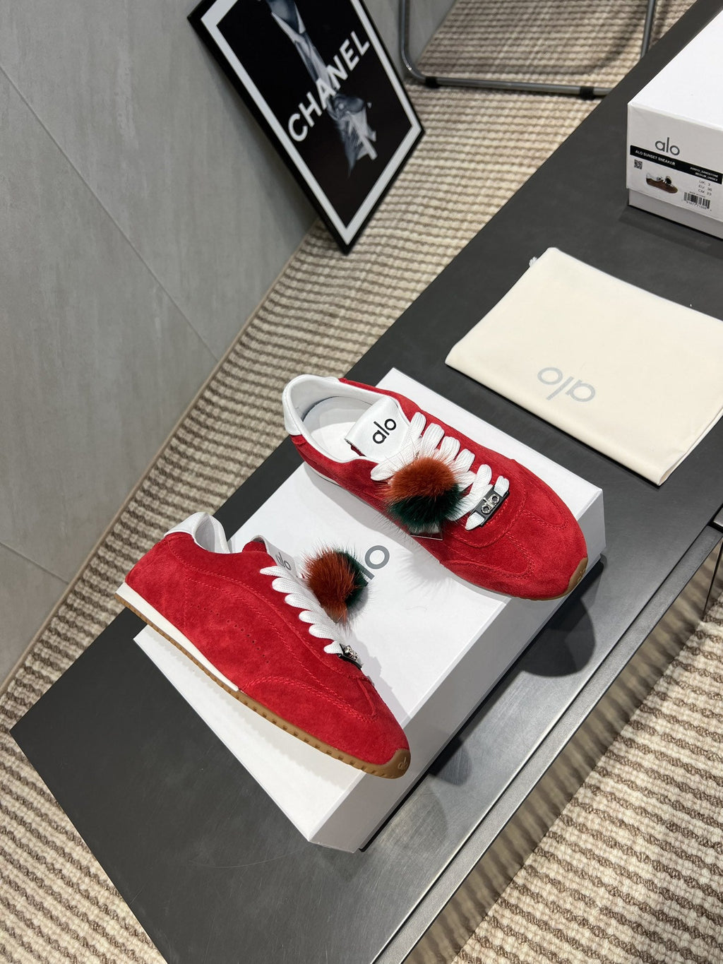 ALO 25S SUNSET SNEAKER IN RED SUEDE WITH PUFF CHARM