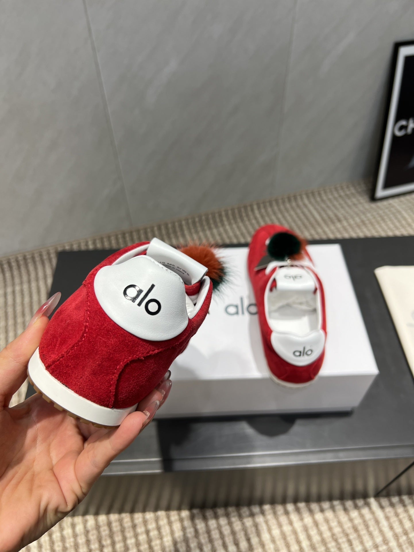 ALO 25S SUNSET SNEAKER IN RED SUEDE WITH PUFF CHARM