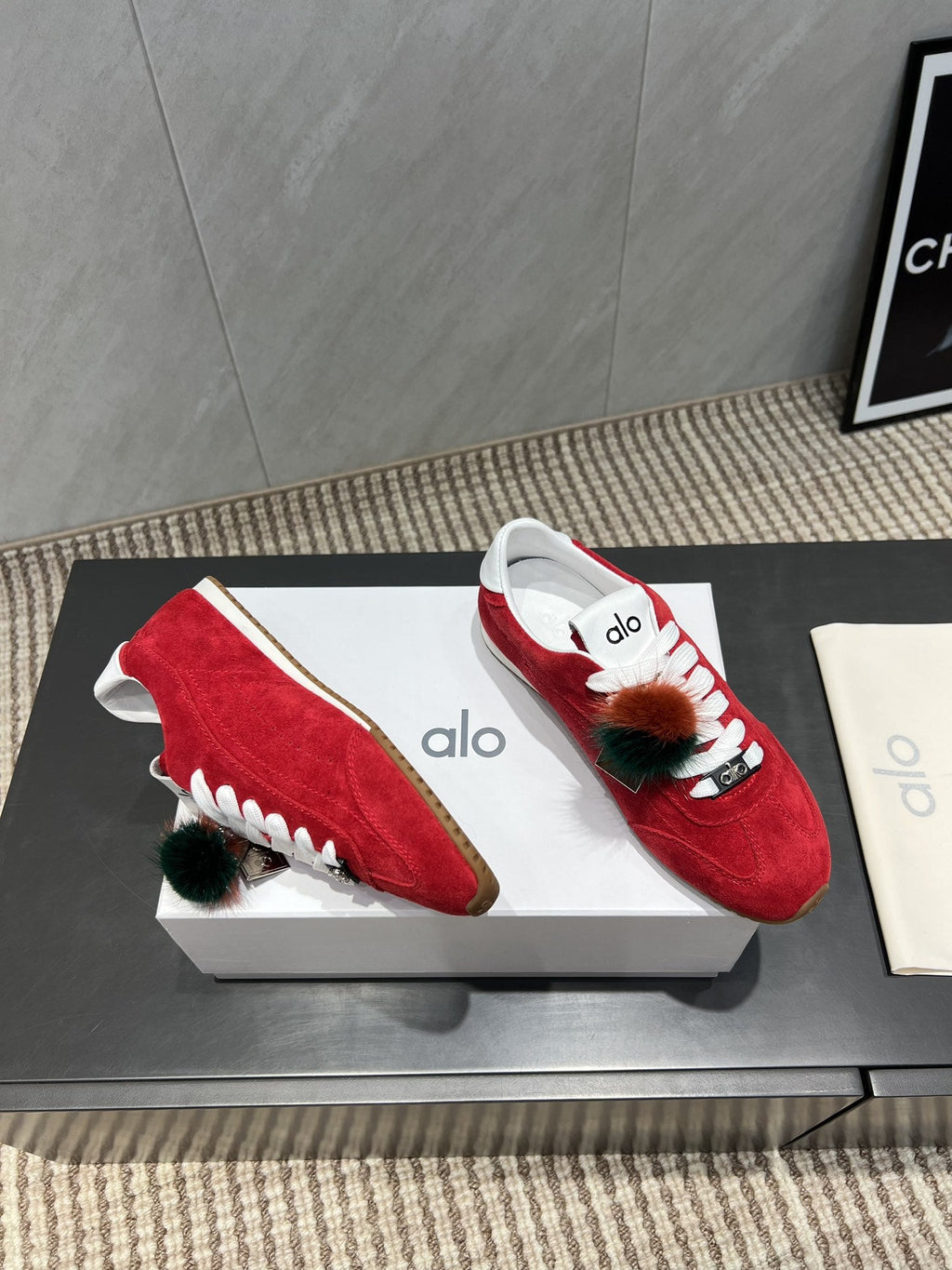 ALO 25S SUNSET SNEAKER IN RED SUEDE WITH PUFF CHARM