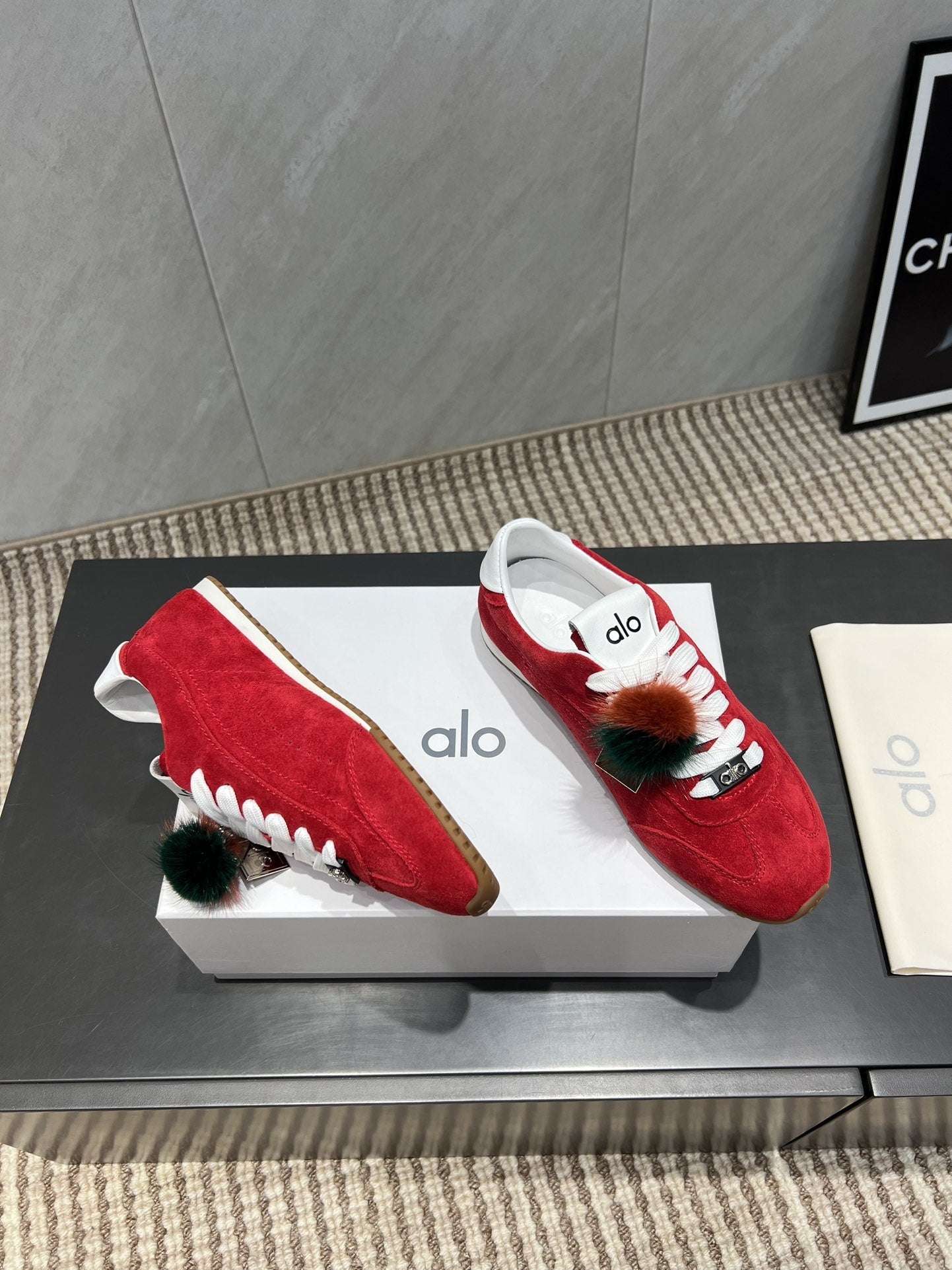 ALO 25S SUNSET SNEAKER IN RED SUEDE WITH PUFF CHARM