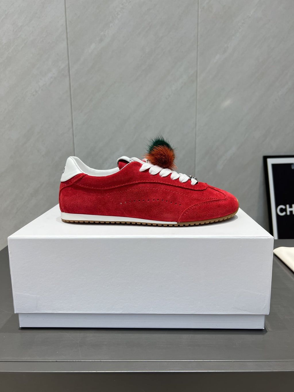 ALO 25S SUNSET SNEAKER IN RED SUEDE WITH PUFF CHARM