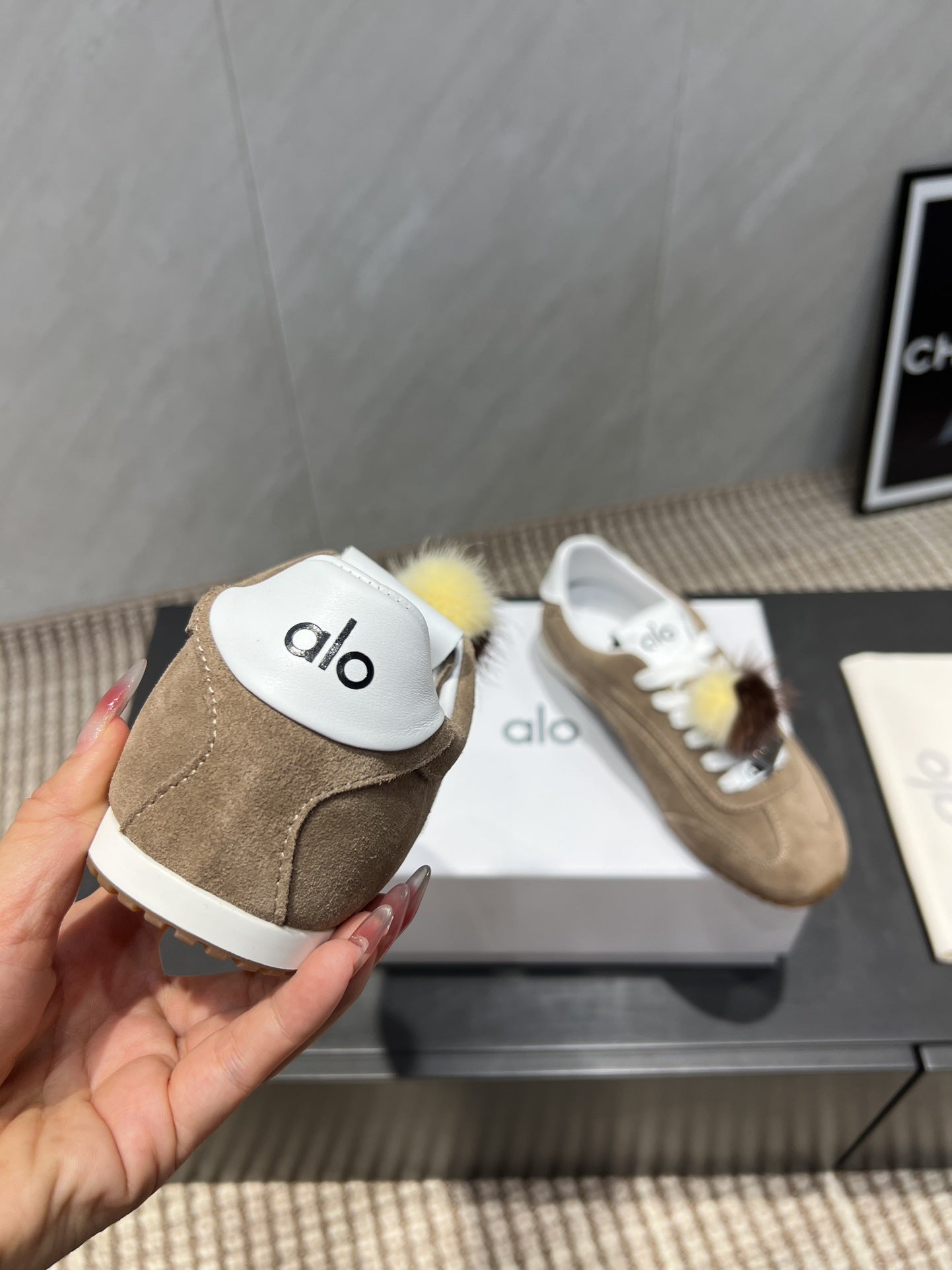 ALO 25S SUNSET SNEAKER IN SMOKY BROWN SUEDE WITH PUFF CHARM