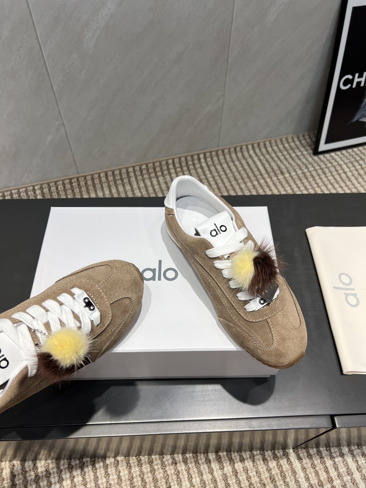 ALO 25S SUNSET SNEAKER IN SMOKY BROWN SUEDE WITH PUFF CHARM