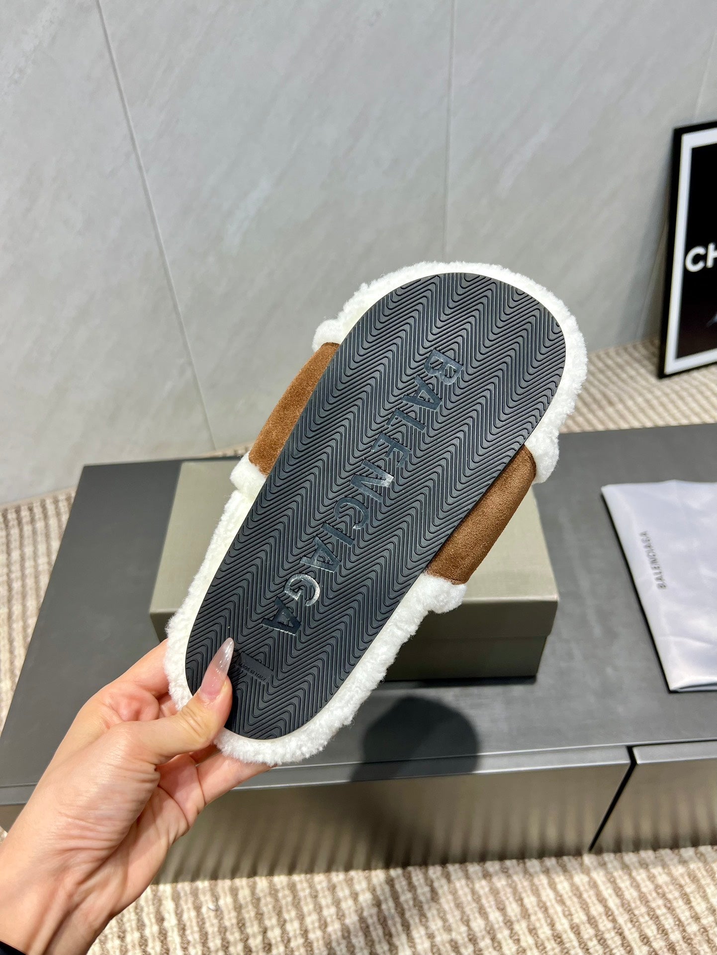 BALENCIAGA 25S SLIPPERS IN BROWN SUEDE AND WHITE WOOL