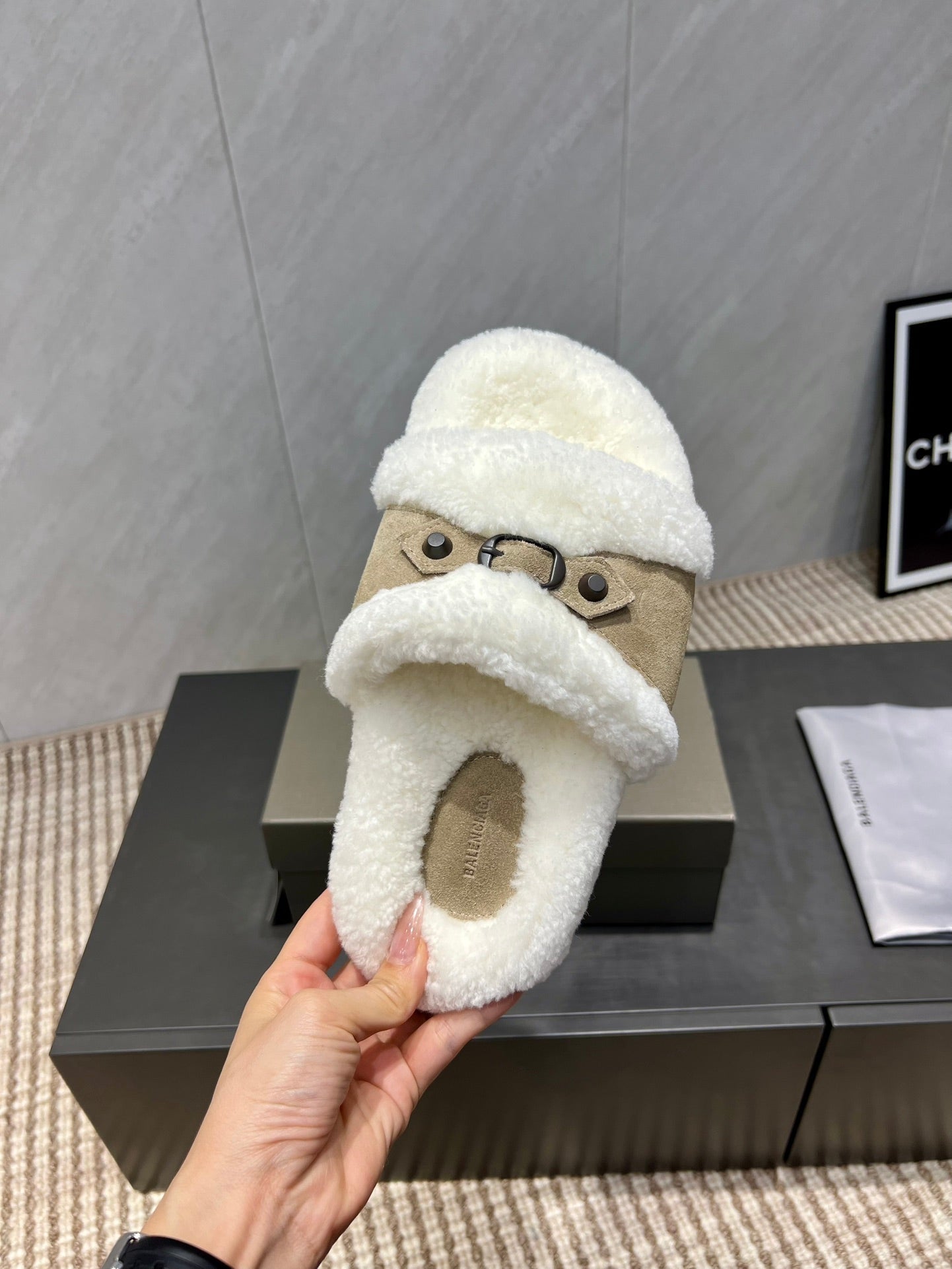 BALENCIAGA 25S SLIPPERS IN DARK BEIGE SUEDE AND WHITE WOOL