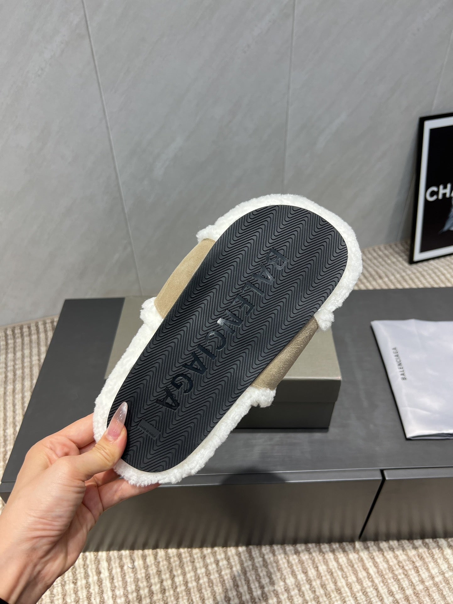 BALENCIAGA 25S SLIPPERS IN DARK BEIGE SUEDE AND WHITE WOOL