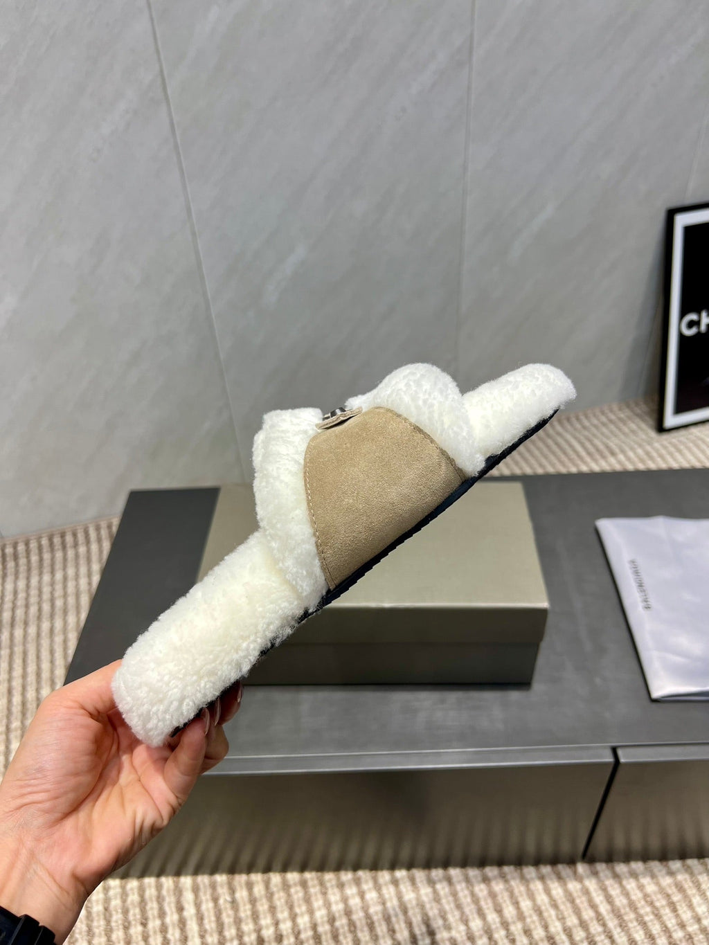 BALENCIAGA 25S SLIPPERS IN DARK BEIGE SUEDE AND WHITE WOOL