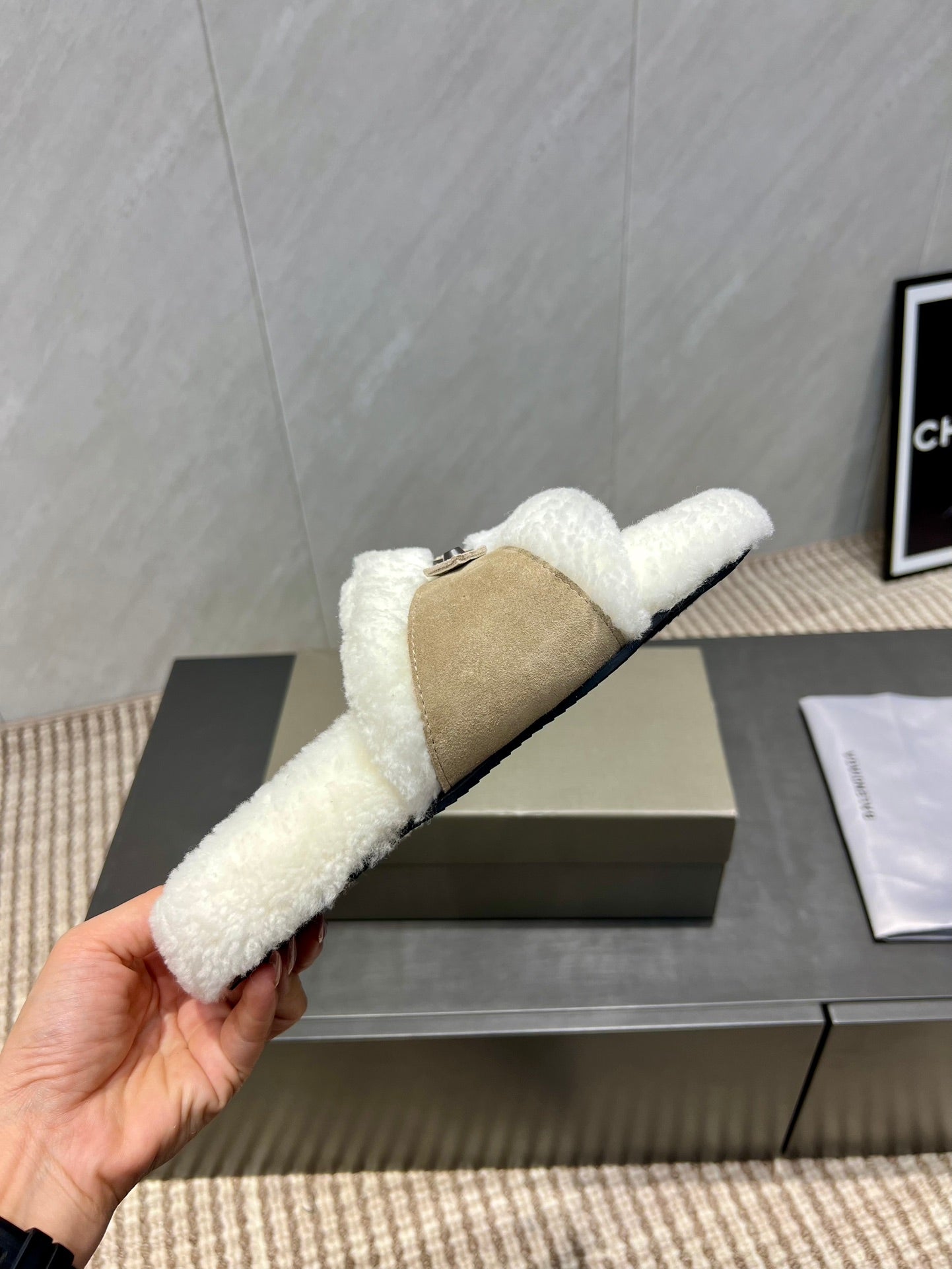 BALENCIAGA 25S SLIPPERS IN DARK BEIGE SUEDE AND WHITE WOOL