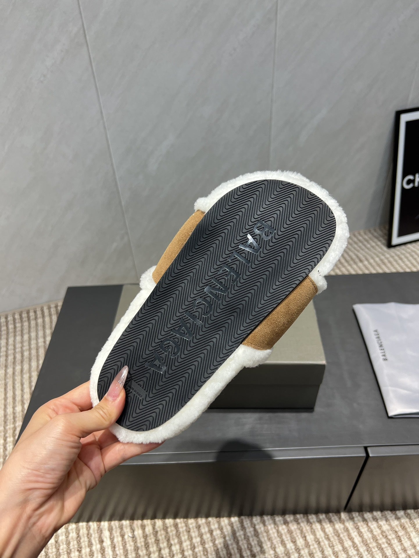BALENCIAGA 25S SLIPPERS IN LIGHT BROWN SUEDE AND WHITE WOOL