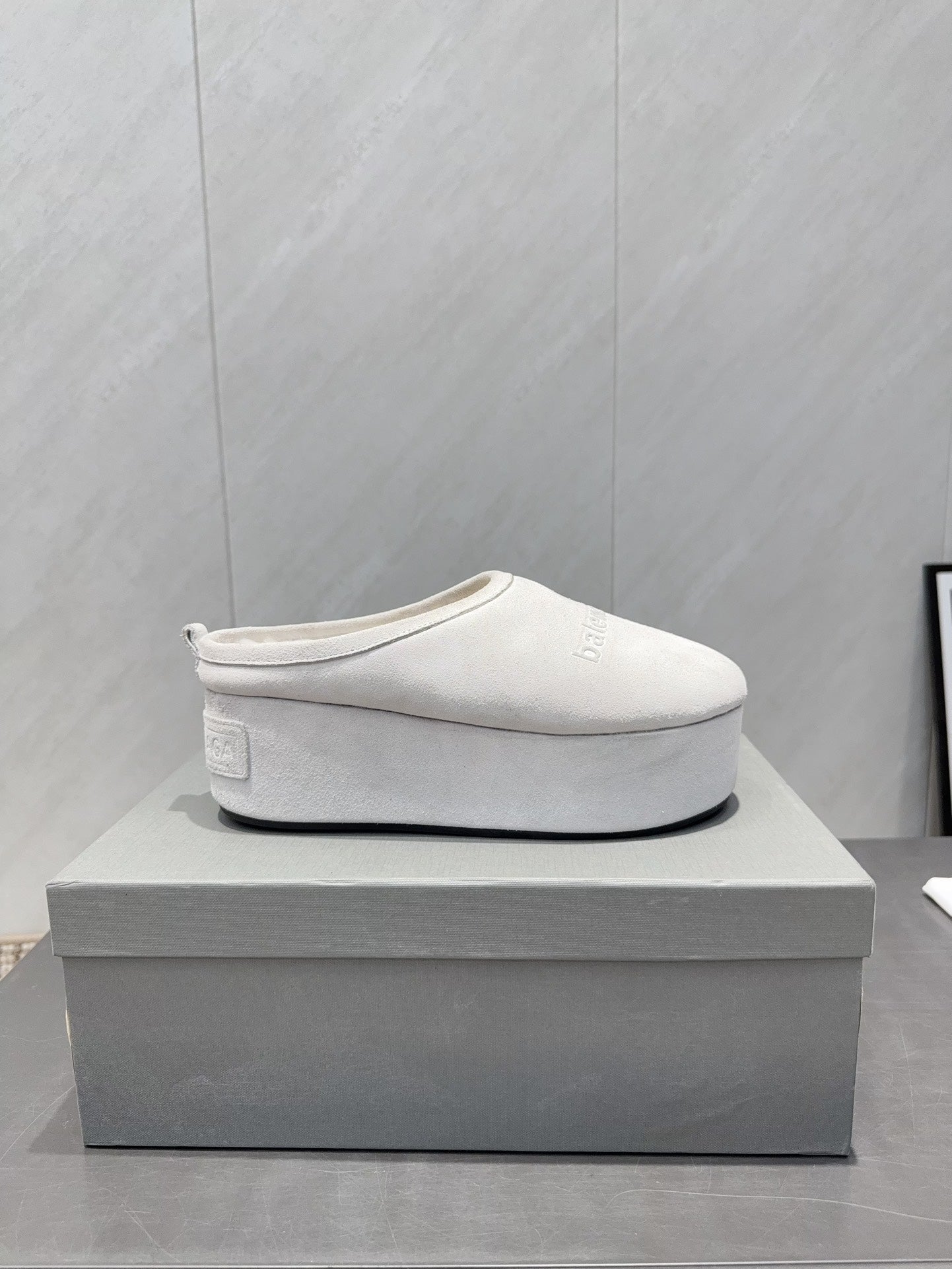 BALENCIAGA 25S AURALEE SLIP-ON 50 MM IN WHITE SUEDE STYLE 3