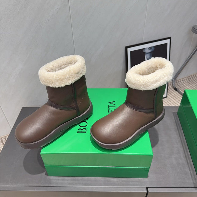 BOTTEGA VENETA 26S FUR-LINED ANKLE BOOTS IN DARK BROWN CALFSKIN AND WHITE WOOL