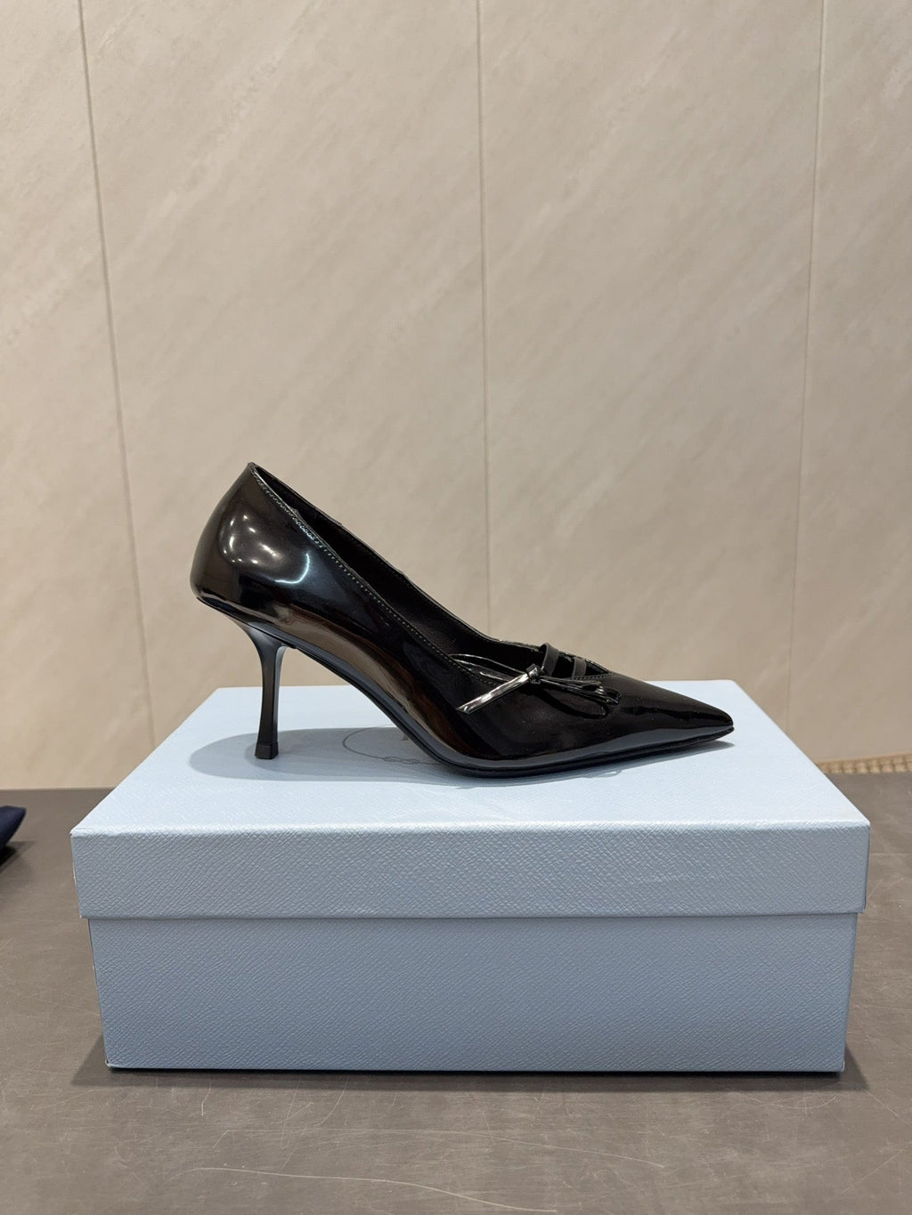 PRADA 26S POINTED TOE HEELS 75MM IN BLACK CALFSKIN WITH BOW