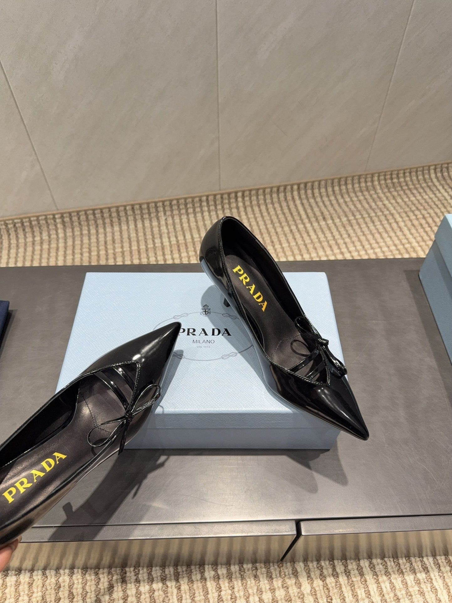 PRADA 26S POINTED TOE HEELS 75MM IN BLACK CALFSKIN WITH BOW