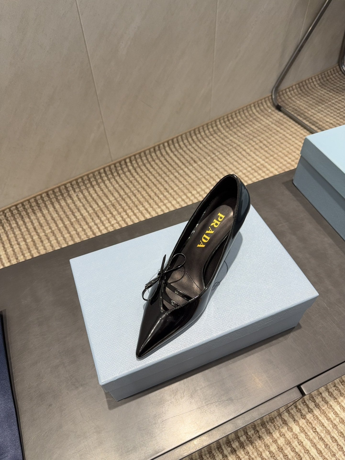 PRADA 26S POINTED TOE HEELS 75MM IN BLACK CALFSKIN WITH BOW