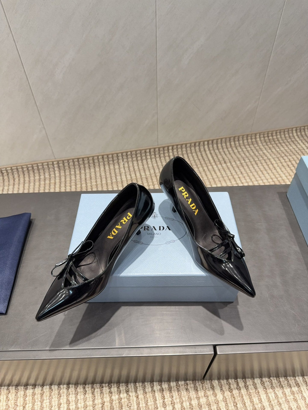 PRADA 26S POINTED TOE HEELS 75MM IN BLACK CALFSKIN WITH BOW