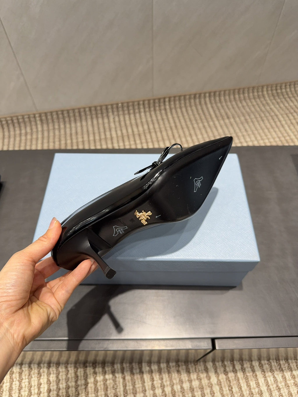 PRADA 26S POINTED TOE HEELS 75MM IN BLACK CALFSKIN WITH BOW