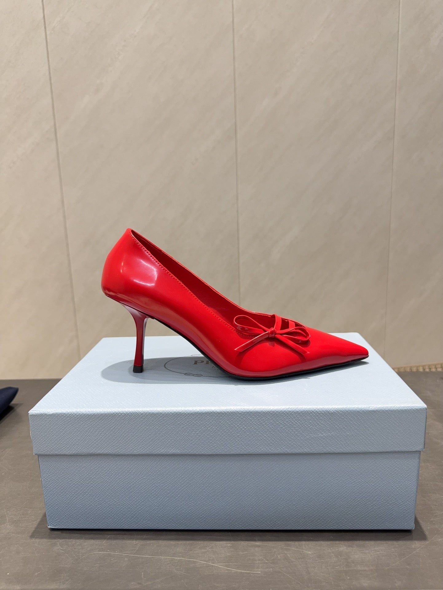 PRADA 26S POINTED TOE HEELS 75MM IN DARK RED CALFSKIN WITH BOW