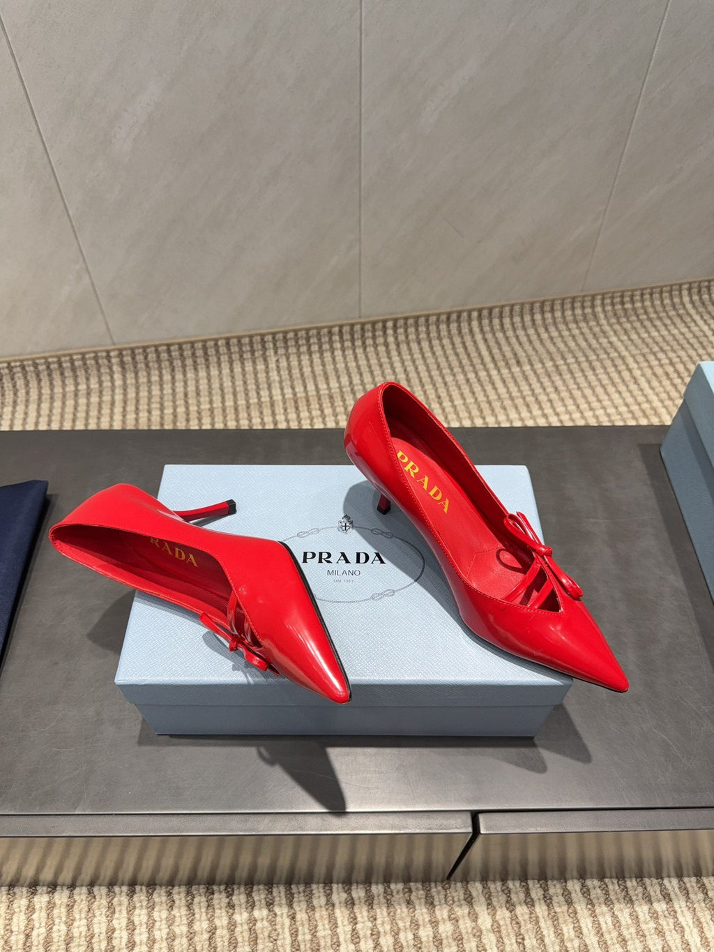 PRADA 26S POINTED TOE HEELS 75MM IN DARK RED CALFSKIN WITH BOW