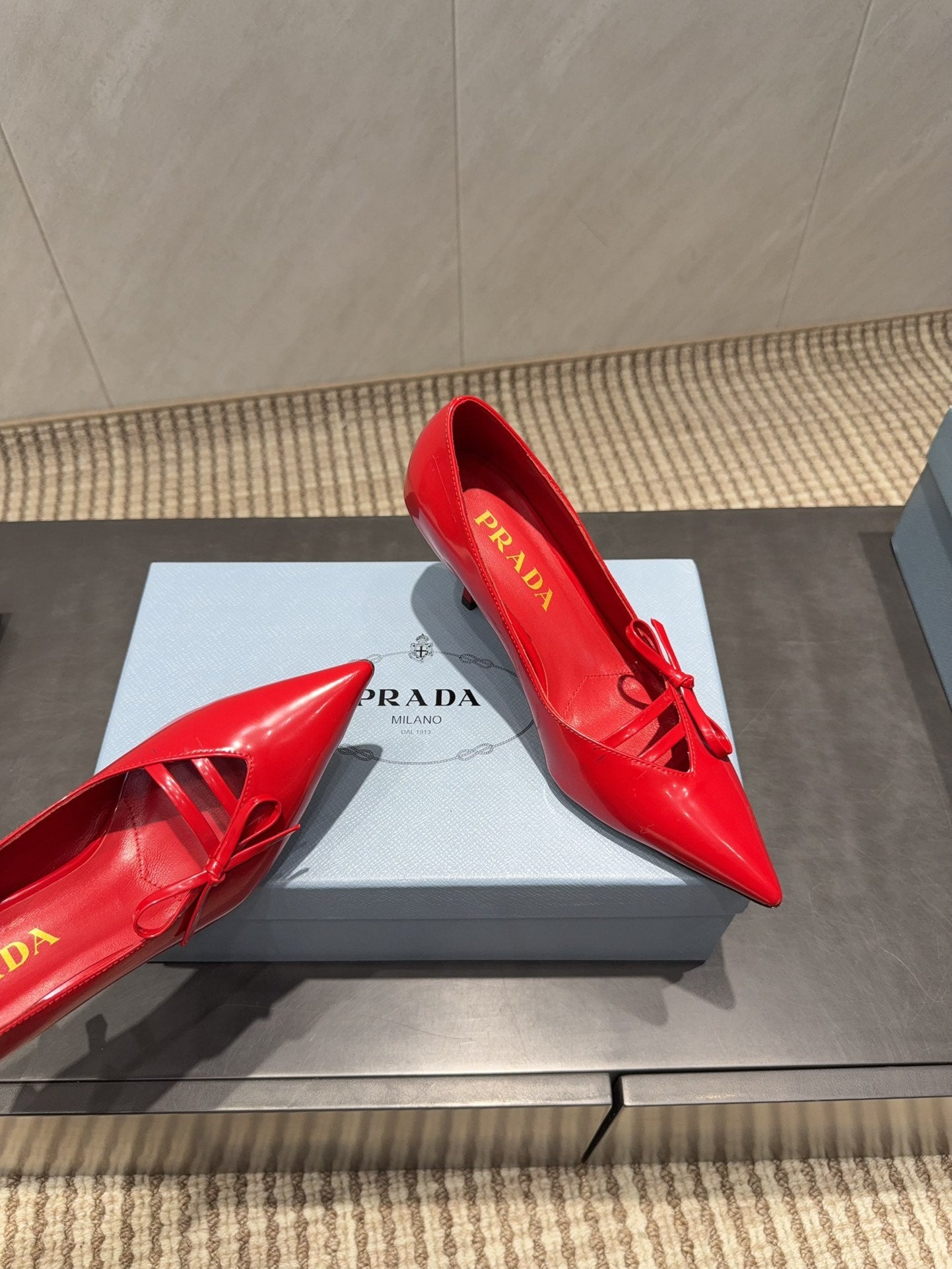 PRADA 26S POINTED TOE HEELS 75MM IN DARK RED CALFSKIN WITH BOW