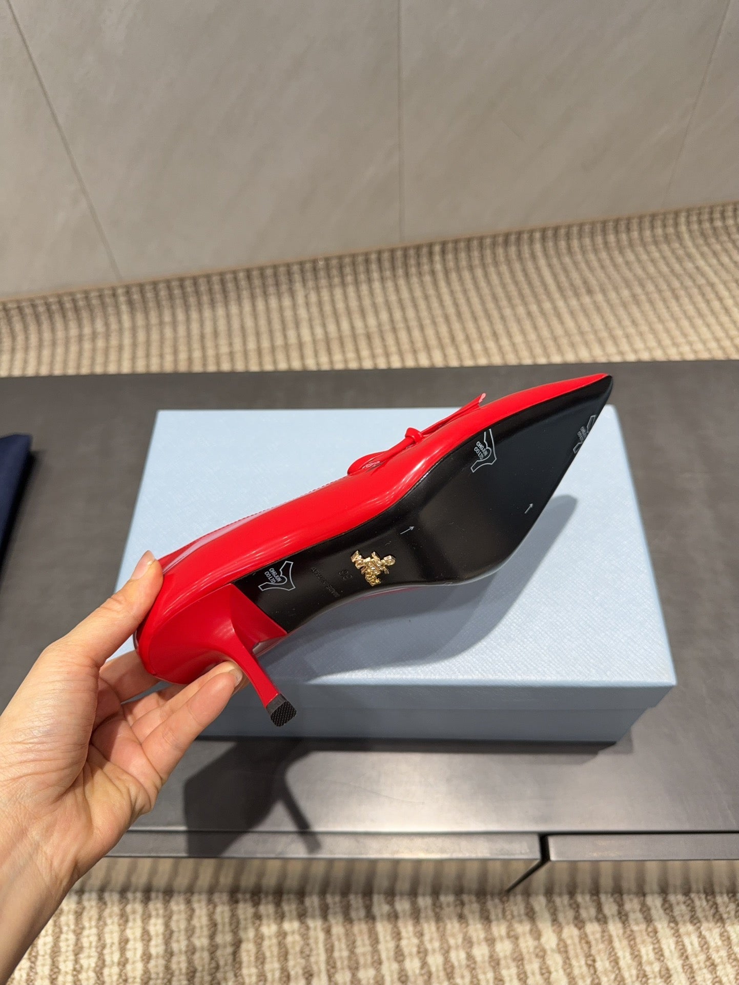 PRADA 26S POINTED TOE HEELS 75MM IN DARK RED CALFSKIN WITH BOW