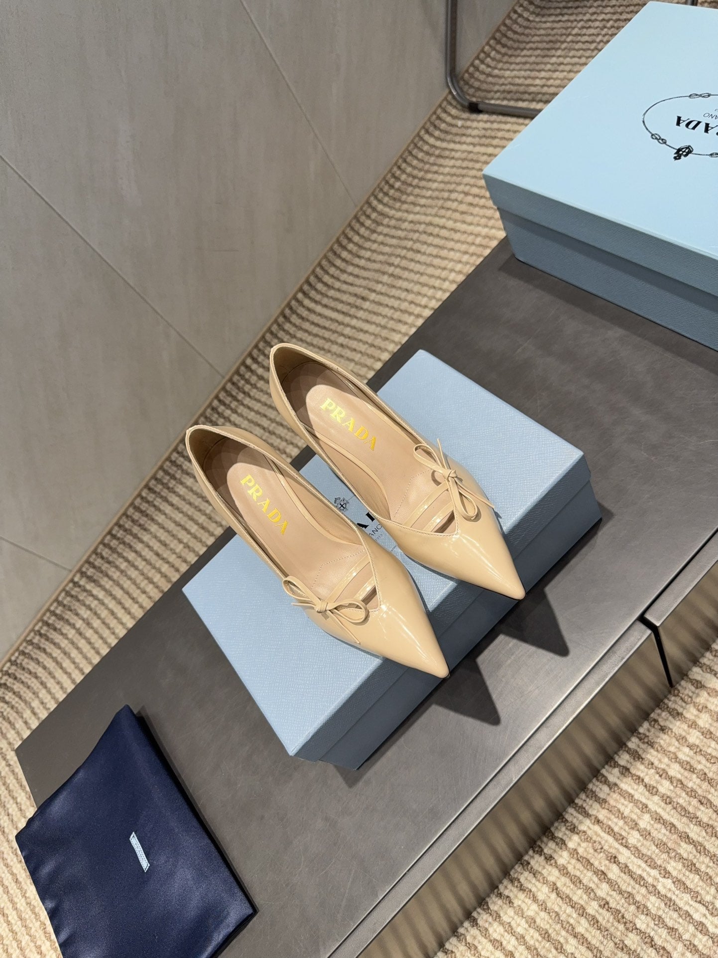 PRADA 26S POINTED TOE HEELS 75MM IN BEIGE CALFSKIN WITH BOW