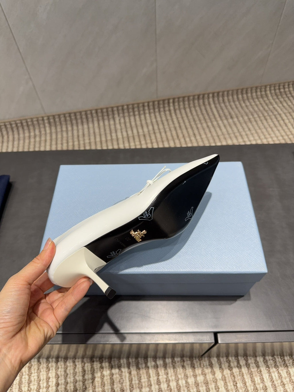 PRADA 26S POINTED TOE HEELS 75MM IN WHITE CALFSKIN WITH BOW