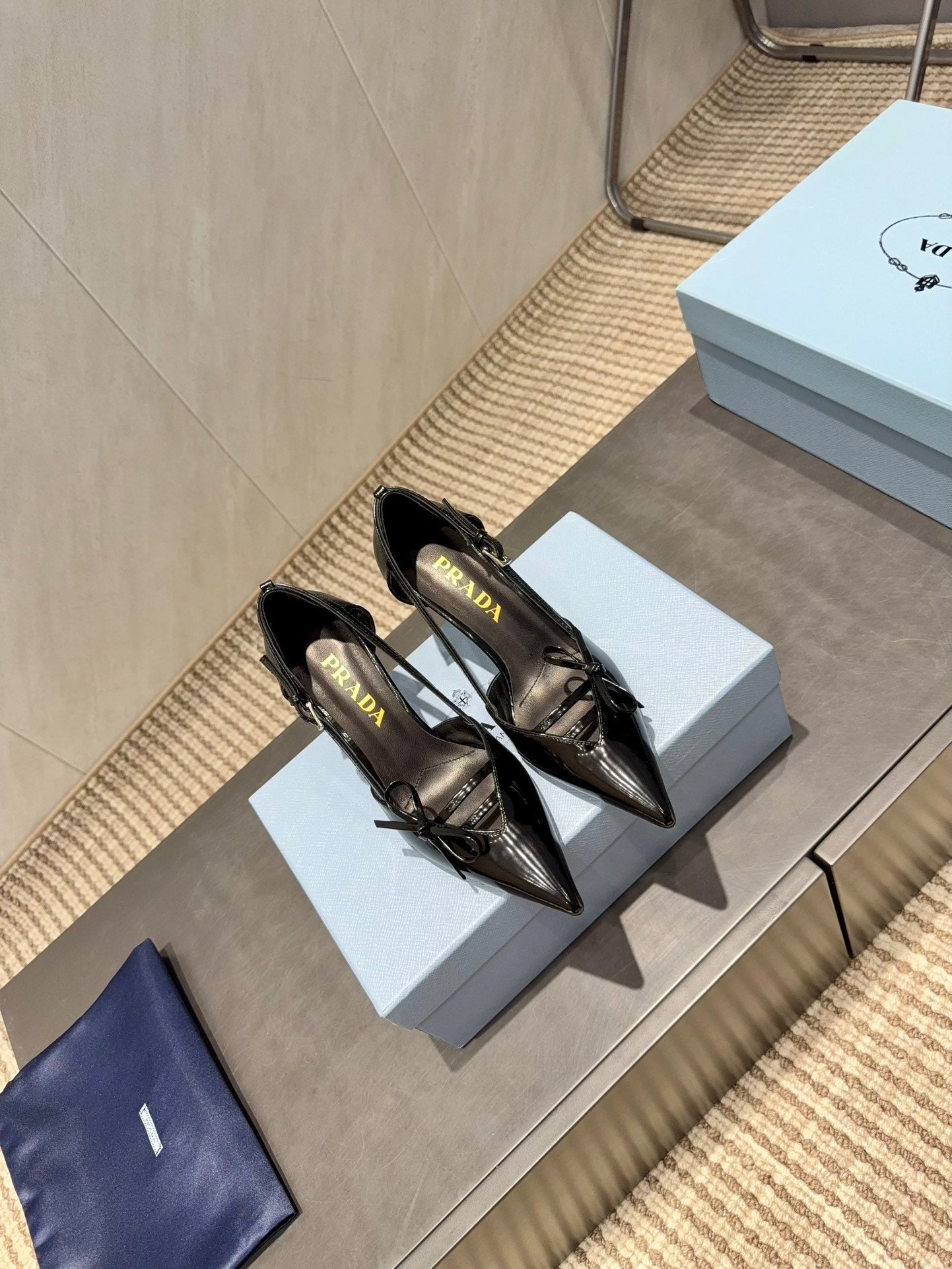 PRADA 26S POINTED TOE CUT OUT HIGH HEELS 75MM IN BLACK CALFSKIN WITH BOW
