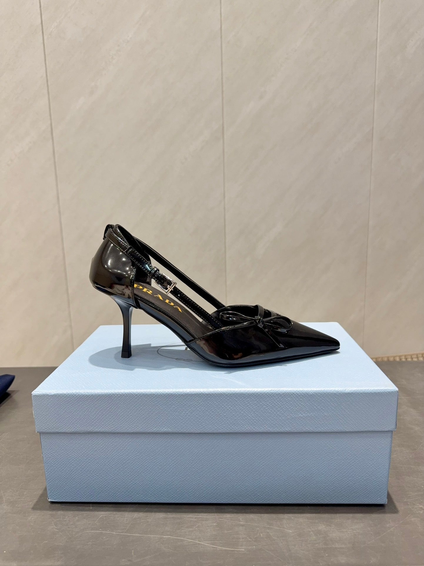 PRADA 26S POINTED TOE CUT OUT HIGH HEELS 75MM IN BLACK CALFSKIN WITH BOW