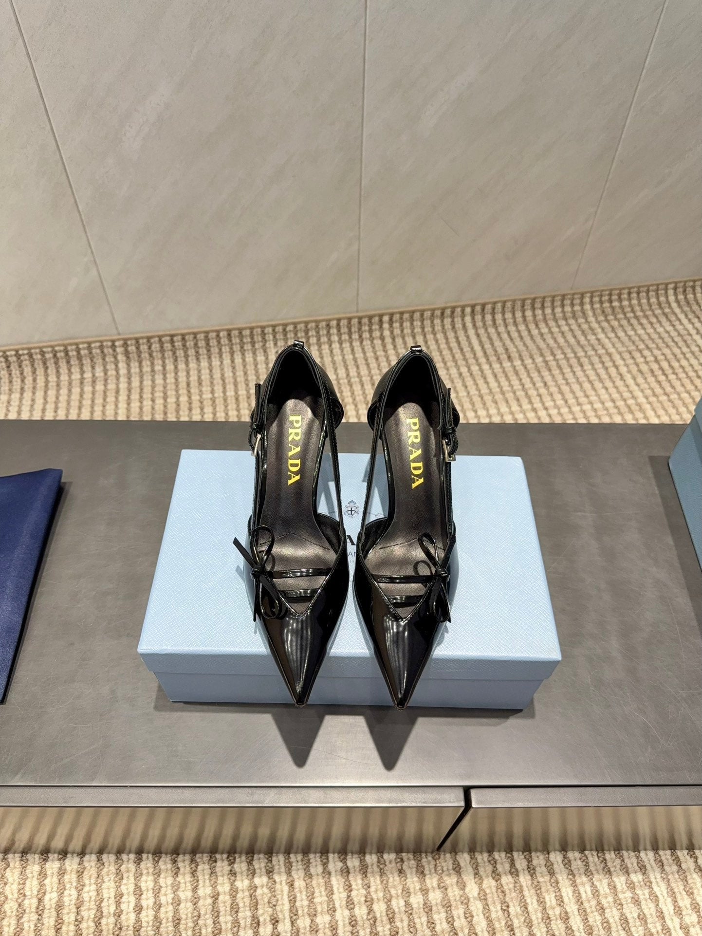 PRADA 26S POINTED TOE CUT OUT HIGH HEELS 75MM IN BLACK CALFSKIN WITH BOW