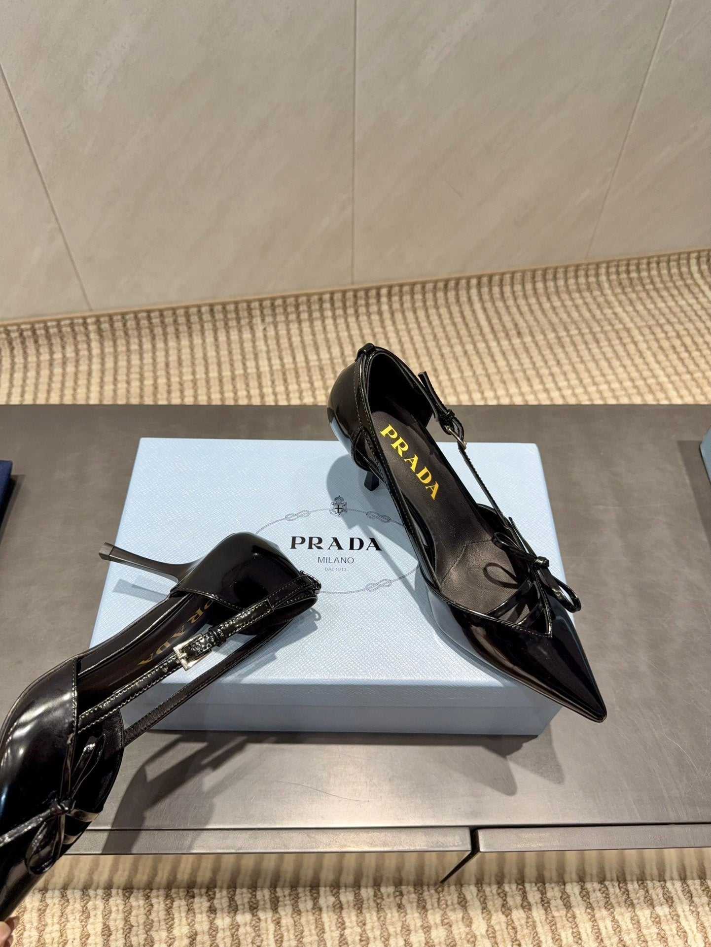 PRADA 26S POINTED TOE CUT OUT HIGH HEELS 75MM IN BLACK CALFSKIN WITH BOW