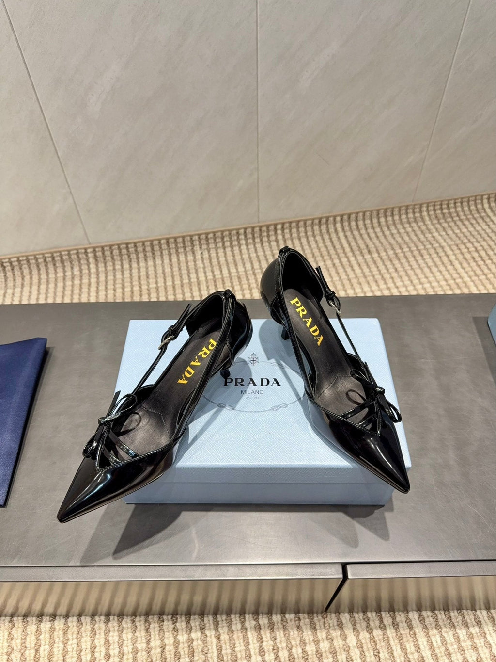 PRADA 26S POINTED TOE CUT OUT HIGH HEELS 75MM IN BLACK CALFSKIN WITH BOW
