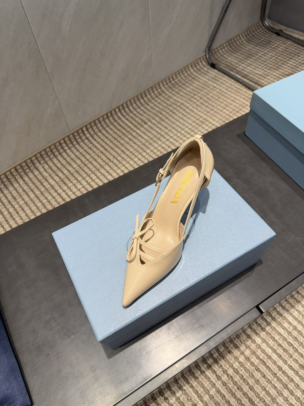 PRADA 26S POINTED TOE CUT OUT HIGH HEELS 75MM IN BEIGE CALFSKIN WITH BOW