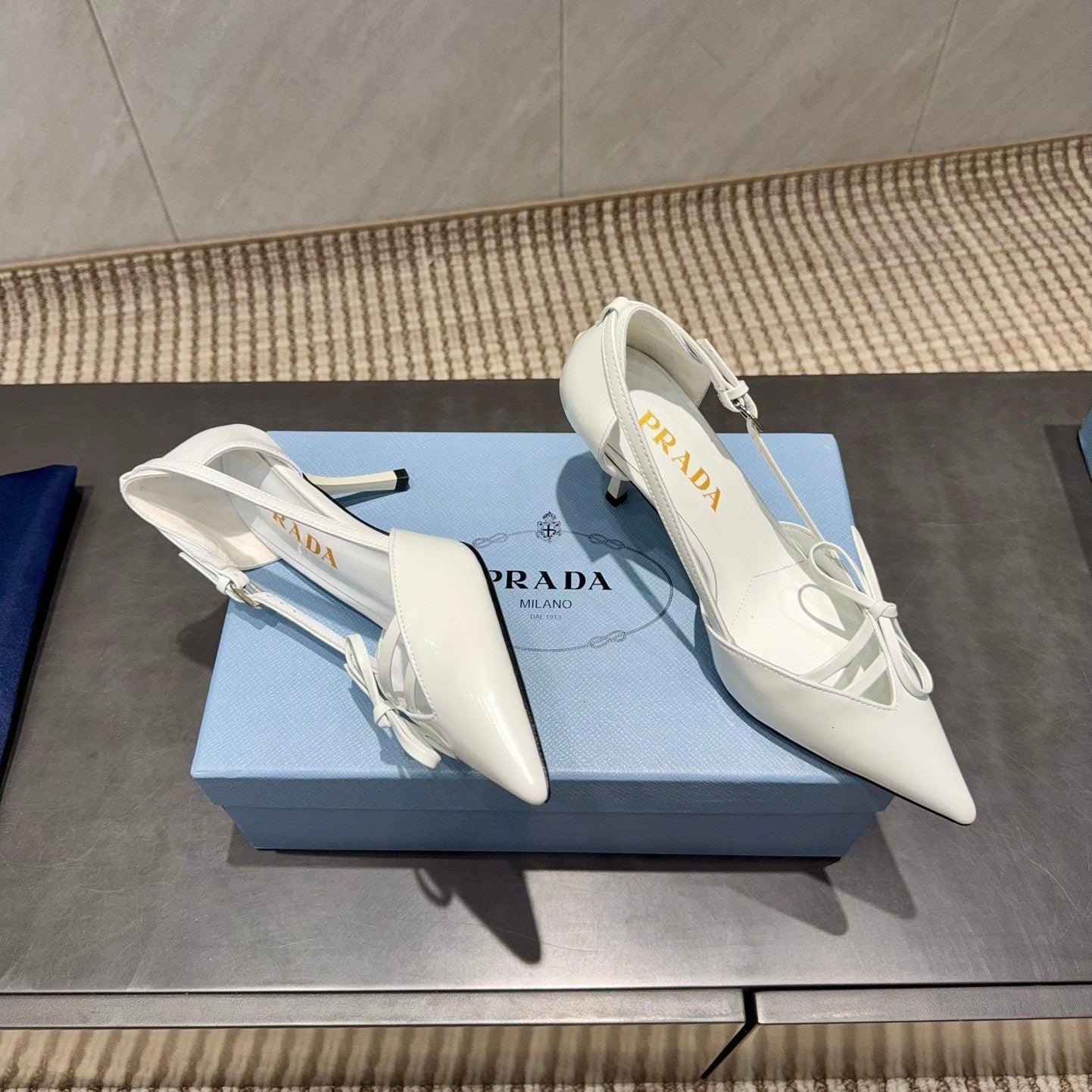 PRADA 26S POINTED TOE CUT OUT HIGH HEELS 75MM IN WHITE CALFSKIN WITH BOW