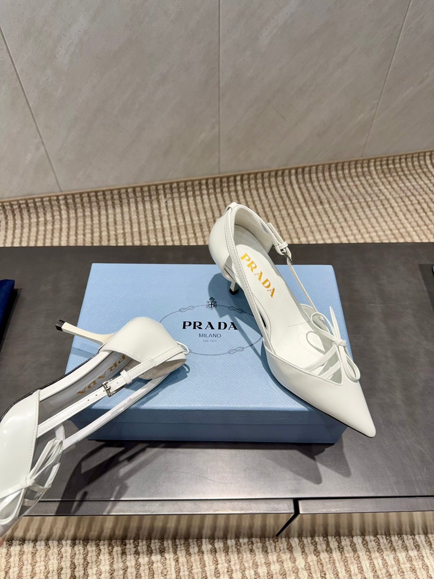 PRADA 26S POINTED TOE CUT OUT HIGH HEELS 75MM IN WHITE CALFSKIN WITH BOW