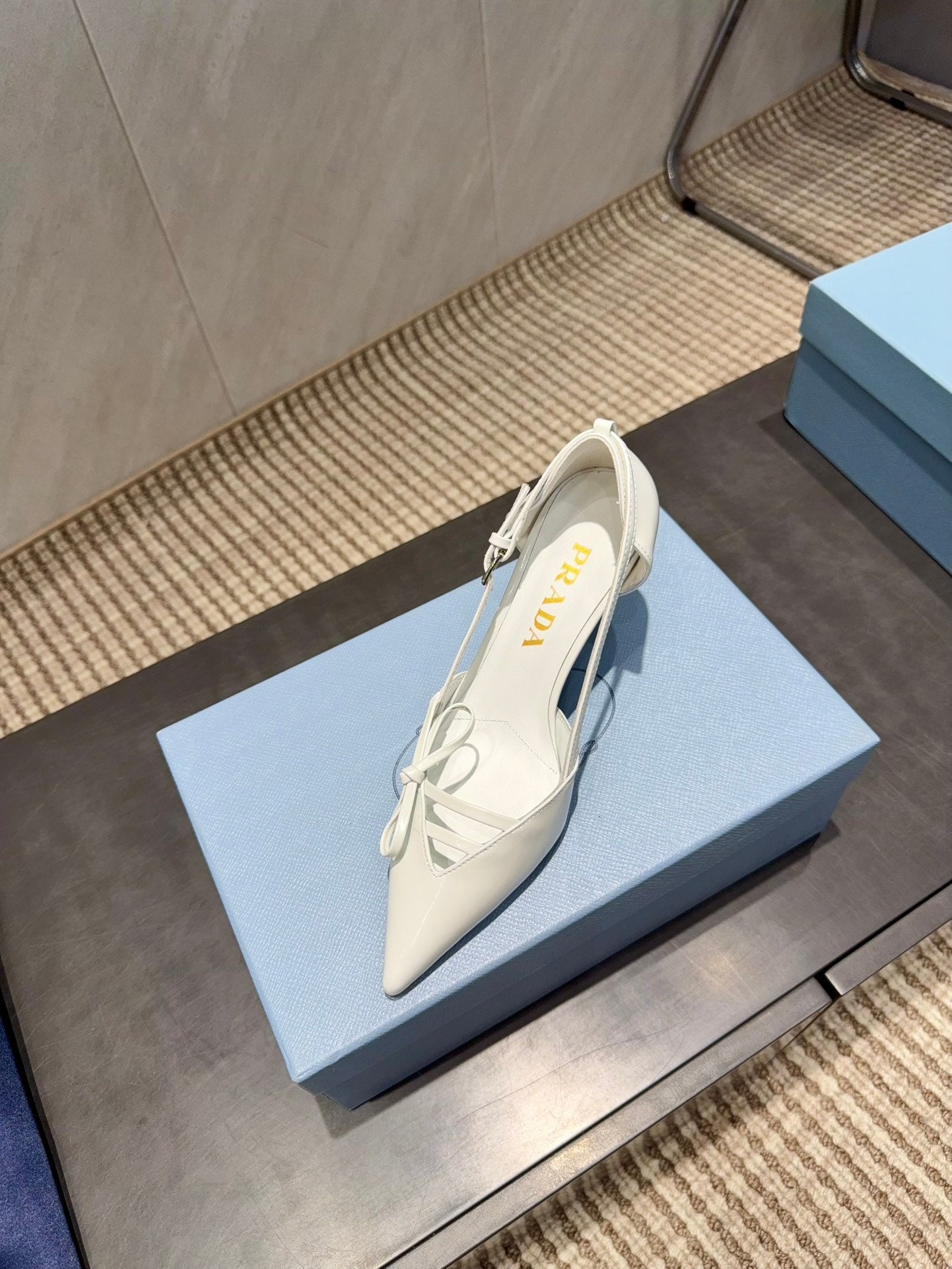 PRADA 26S POINTED TOE CUT OUT HIGH HEELS 75MM IN WHITE CALFSKIN WITH BOW