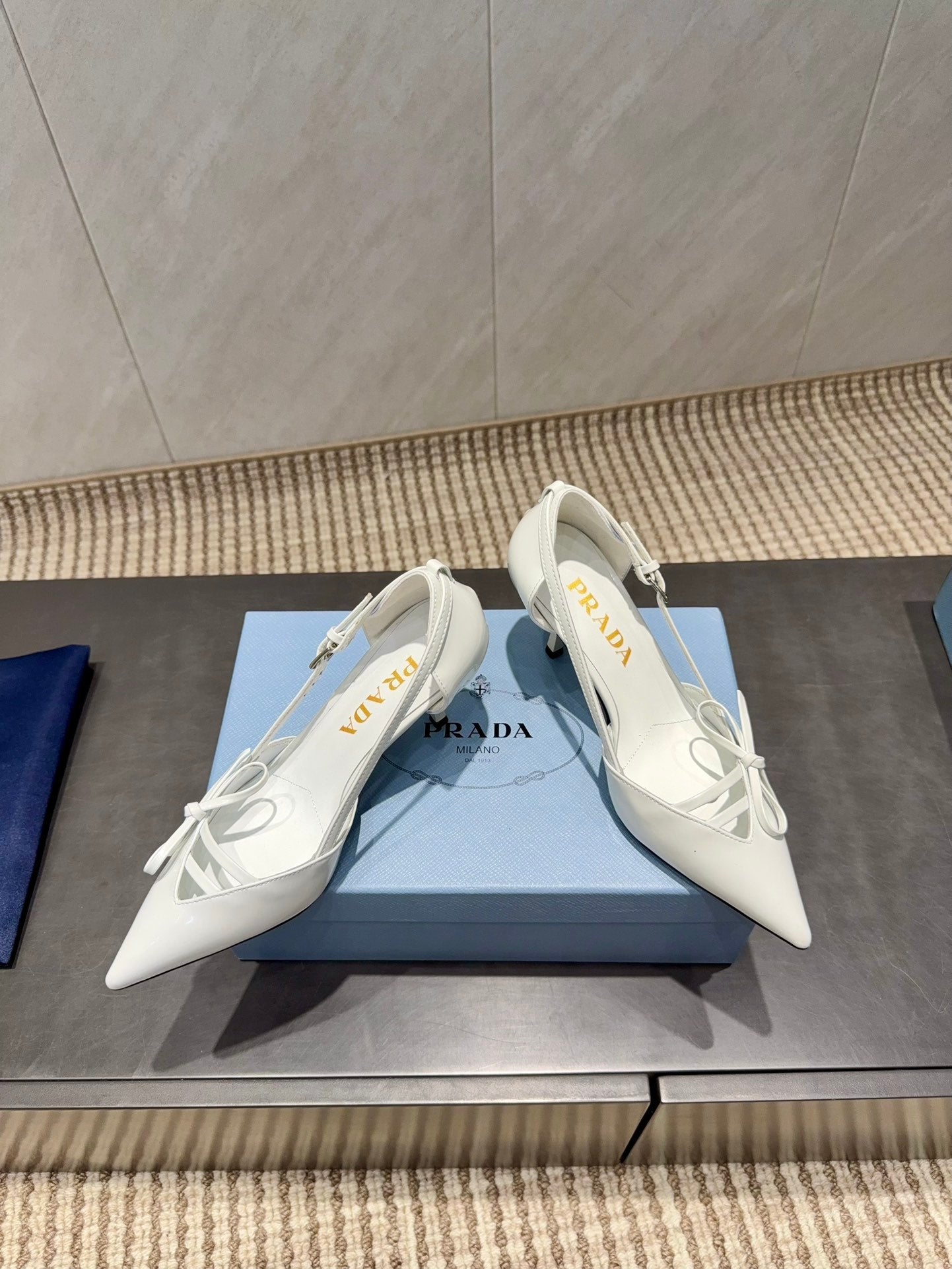PRADA 26S POINTED TOE CUT OUT HIGH HEELS 75MM IN WHITE CALFSKIN WITH BOW