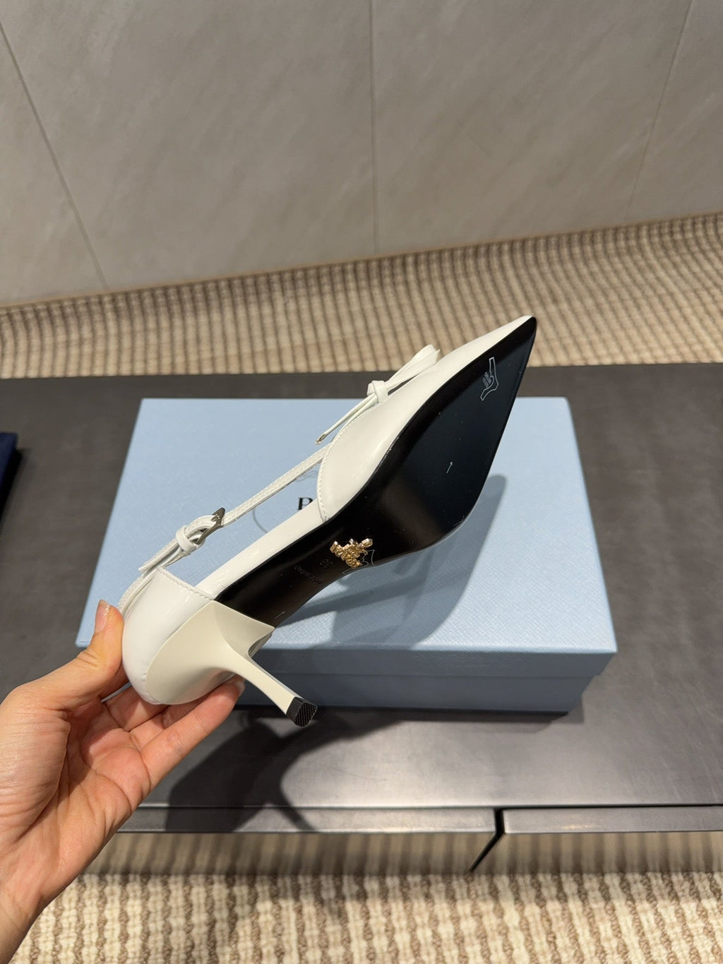 PRADA 26S POINTED TOE CUT OUT HIGH HEELS 75MM IN WHITE CALFSKIN WITH BOW