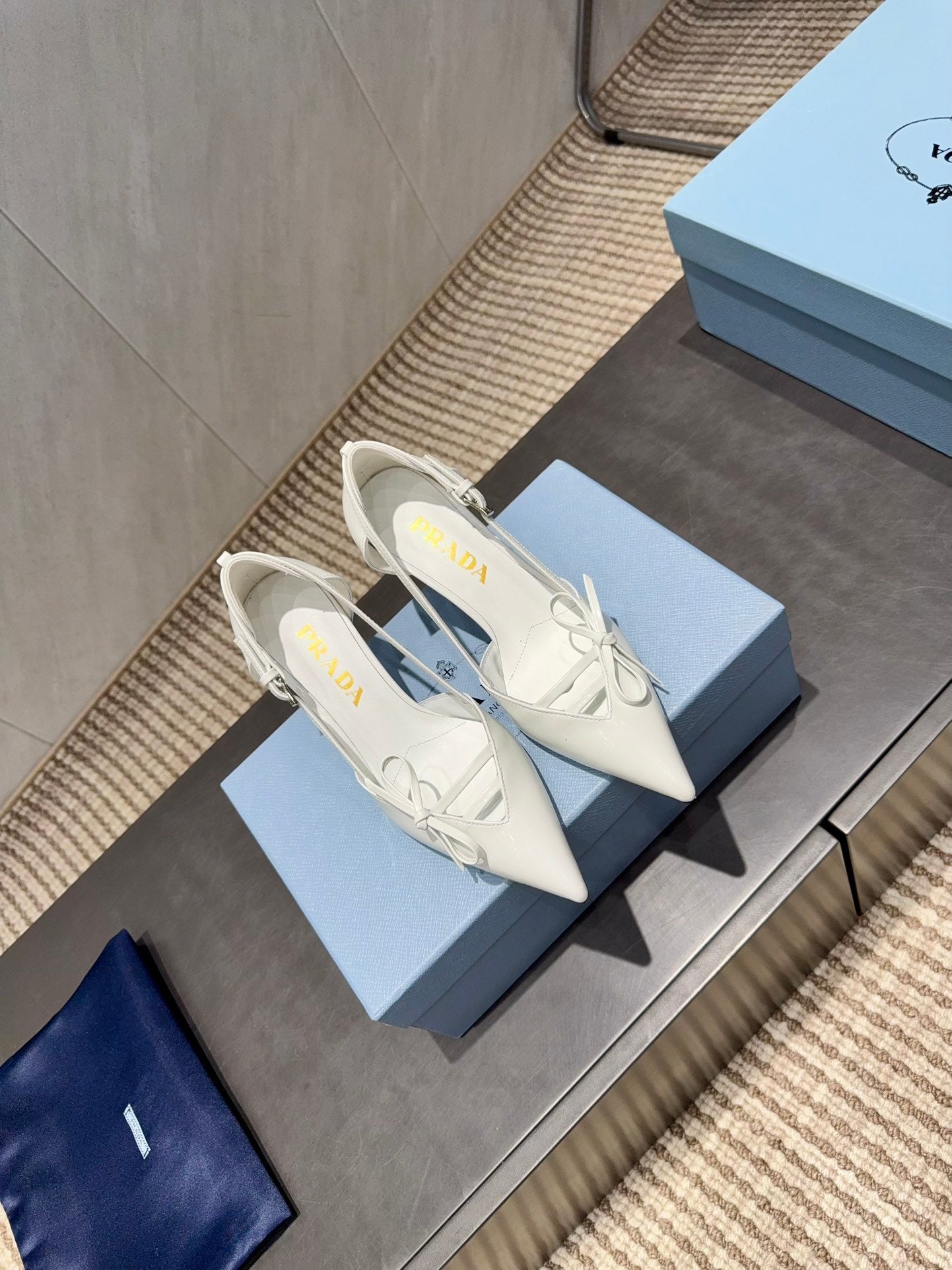 PRADA 26S POINTED TOE CUT OUT HIGH HEELS 75MM IN WHITE CALFSKIN WITH BOW