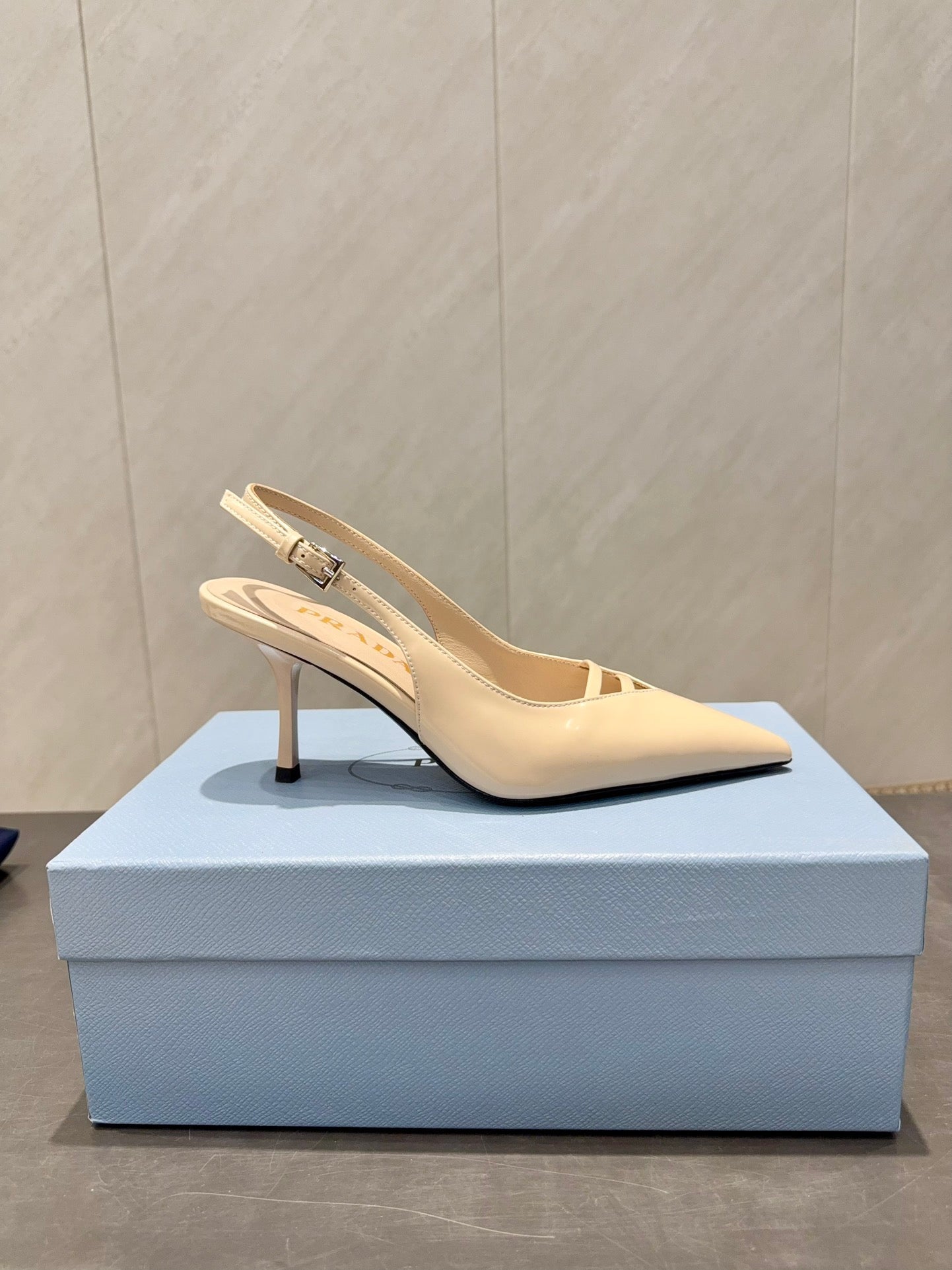 PRADA 26S POINTED TOE SLINGBACK HIGH HEELS 75MM IN BEIGE CALFSKIN