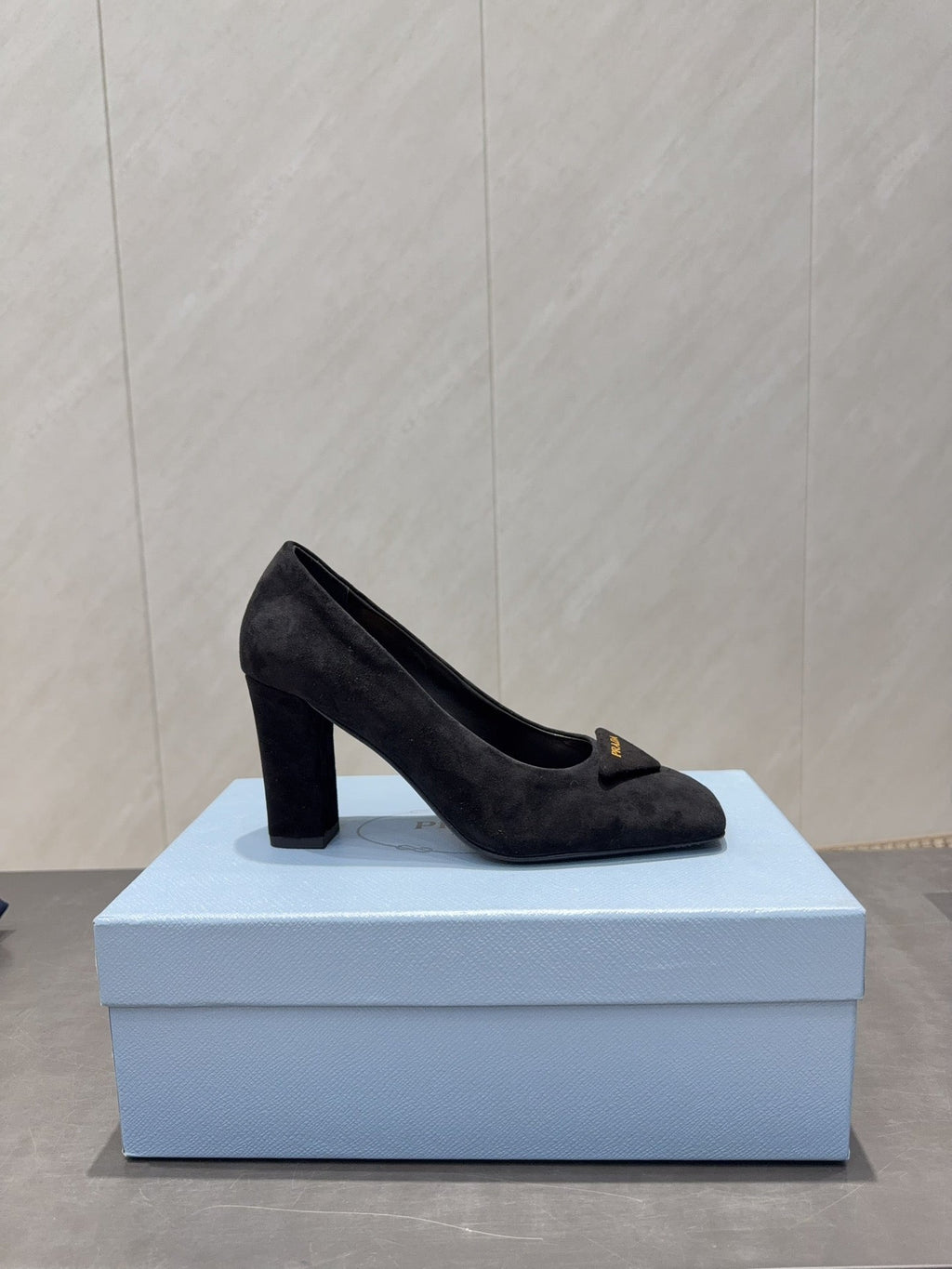 PRADA 26S SQUARE TOE HIGH HEELS 85MM IN BLACK SUEDE WITH LOGO