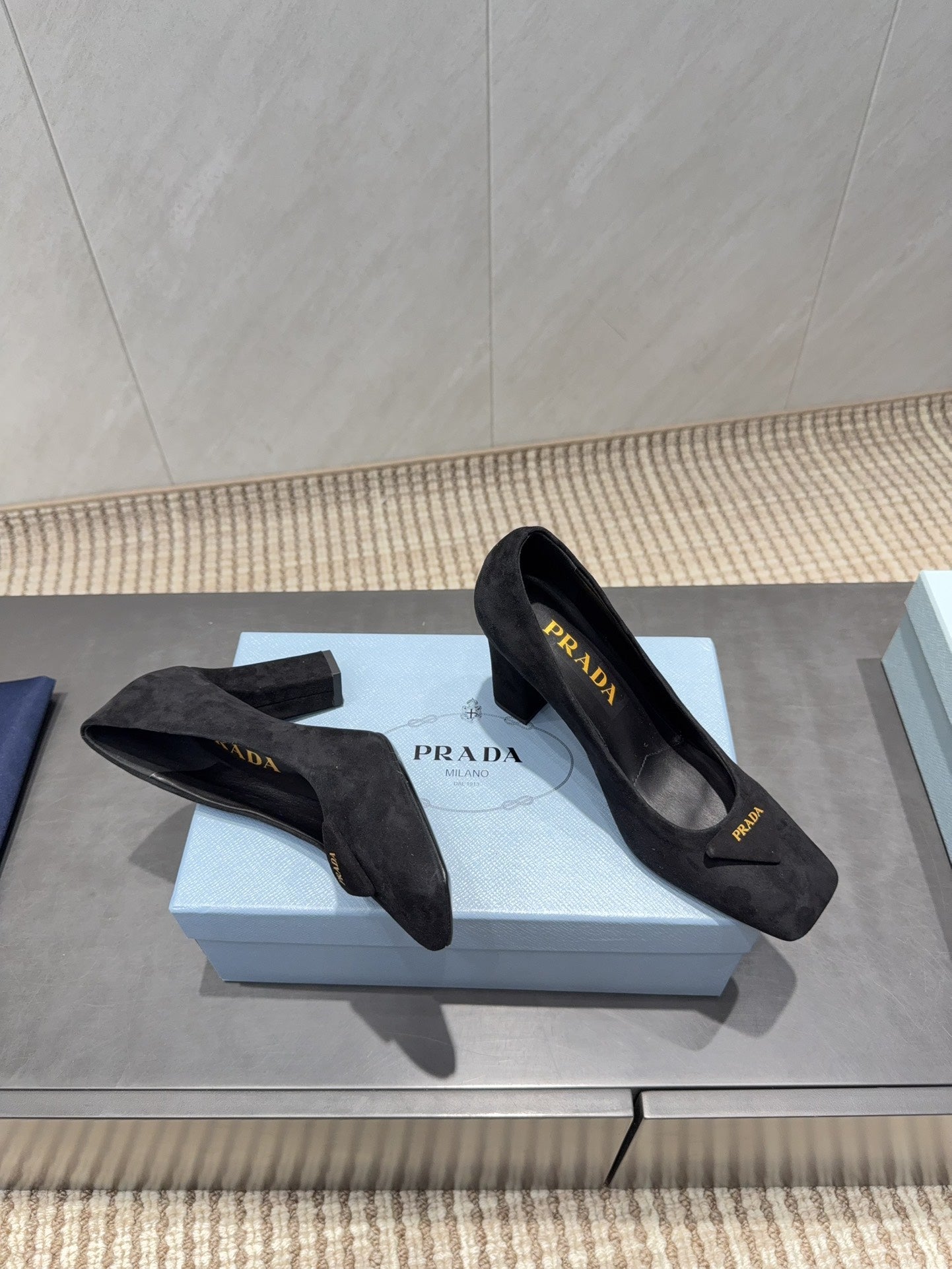PRADA 26S SQUARE TOE HIGH HEELS 85MM IN BLACK SUEDE WITH LOGO