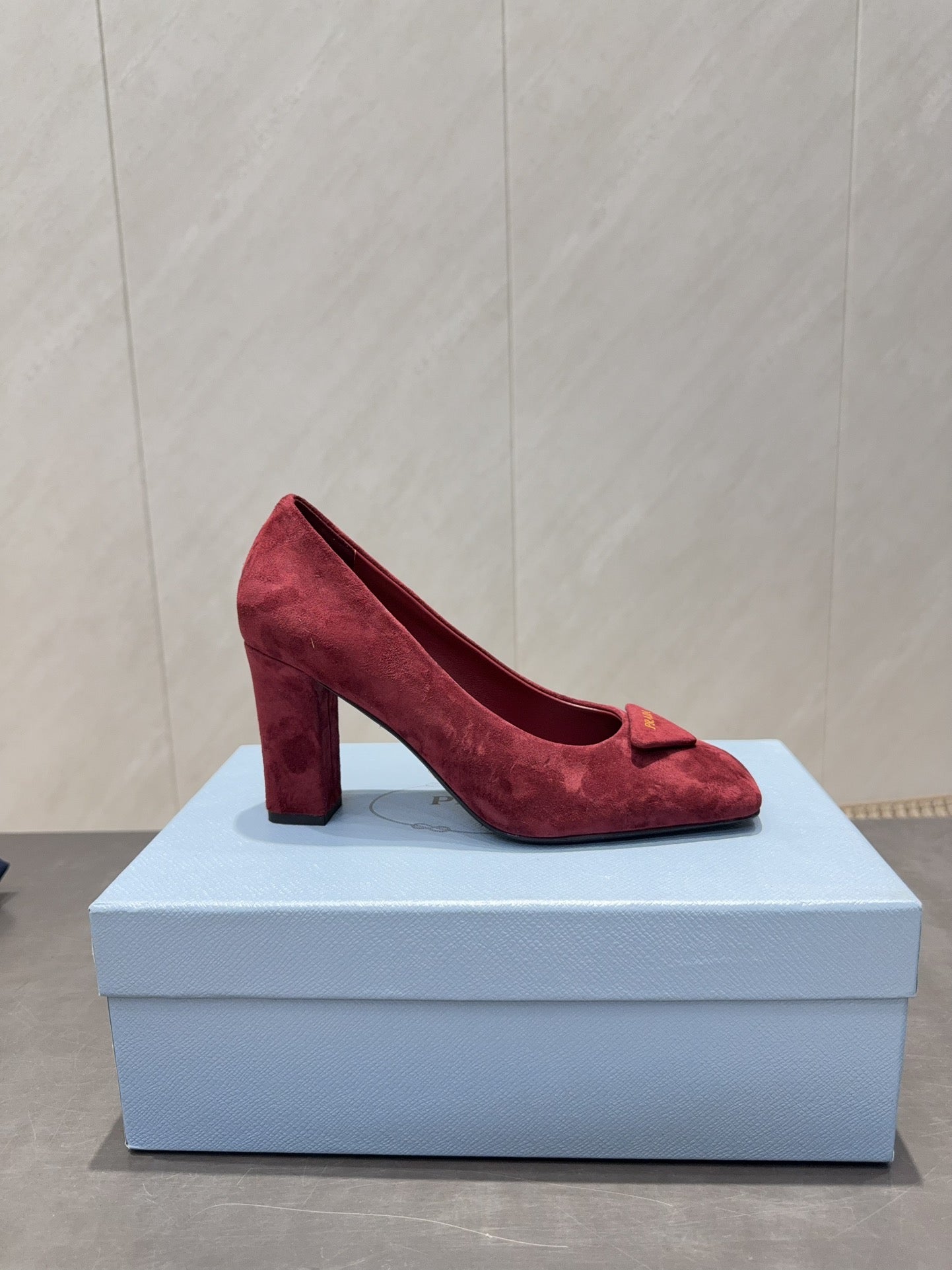 PRADA 26S SQUARE TOE HIGH HEELS 85MM IN DARK RED SUEDE WITH LOGO