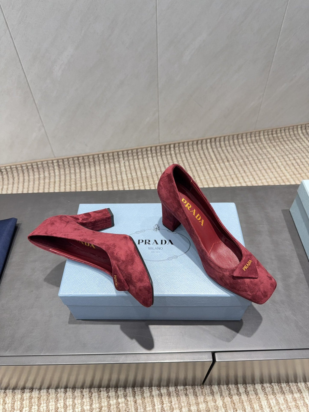 PRADA 26S SQUARE TOE HIGH HEELS 85MM IN DARK RED SUEDE WITH LOGO