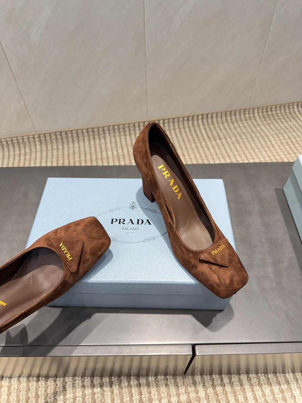 PRADA 26S SQUARE TOE HIGH HEELS 85MM IN CARAMEL BROWN SUEDE WITH LOGO