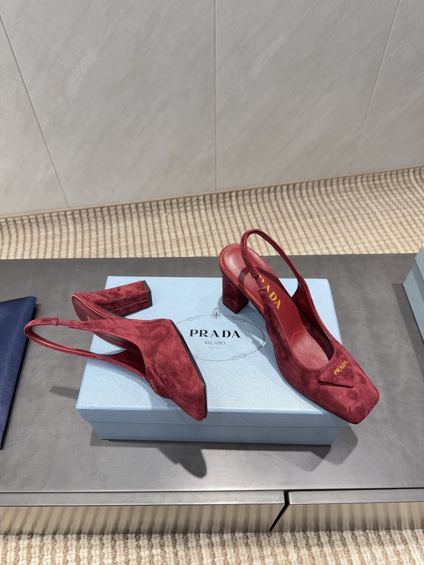 PRADA 26S LOW HEEL SQUARE TOE SLINGBACK SHOES 85MM IN DARK RED SUEDE WITH LOGO