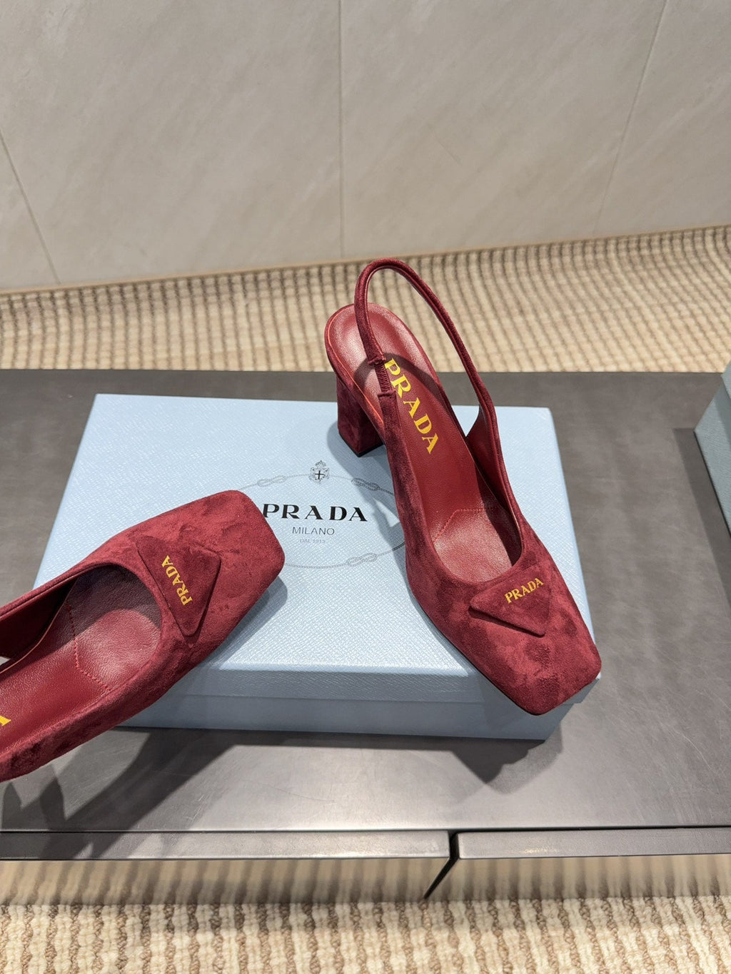 PRADA 26S LOW HEEL SQUARE TOE SLINGBACK SHOES 85MM IN DARK RED SUEDE WITH LOGO